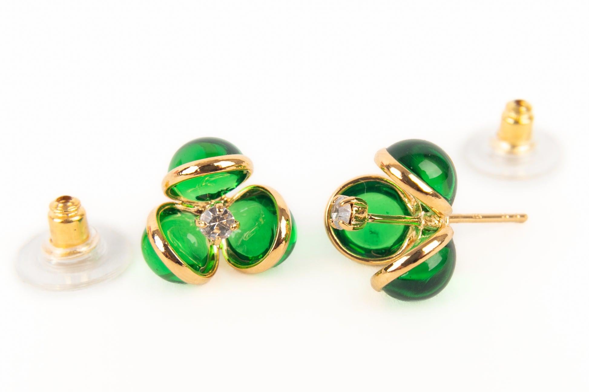 Boucles d'oreilles Augustine en métal doré avec pâte de verre verte Excellent état - En vente à SAINT-OUEN-SUR-SEINE, FR