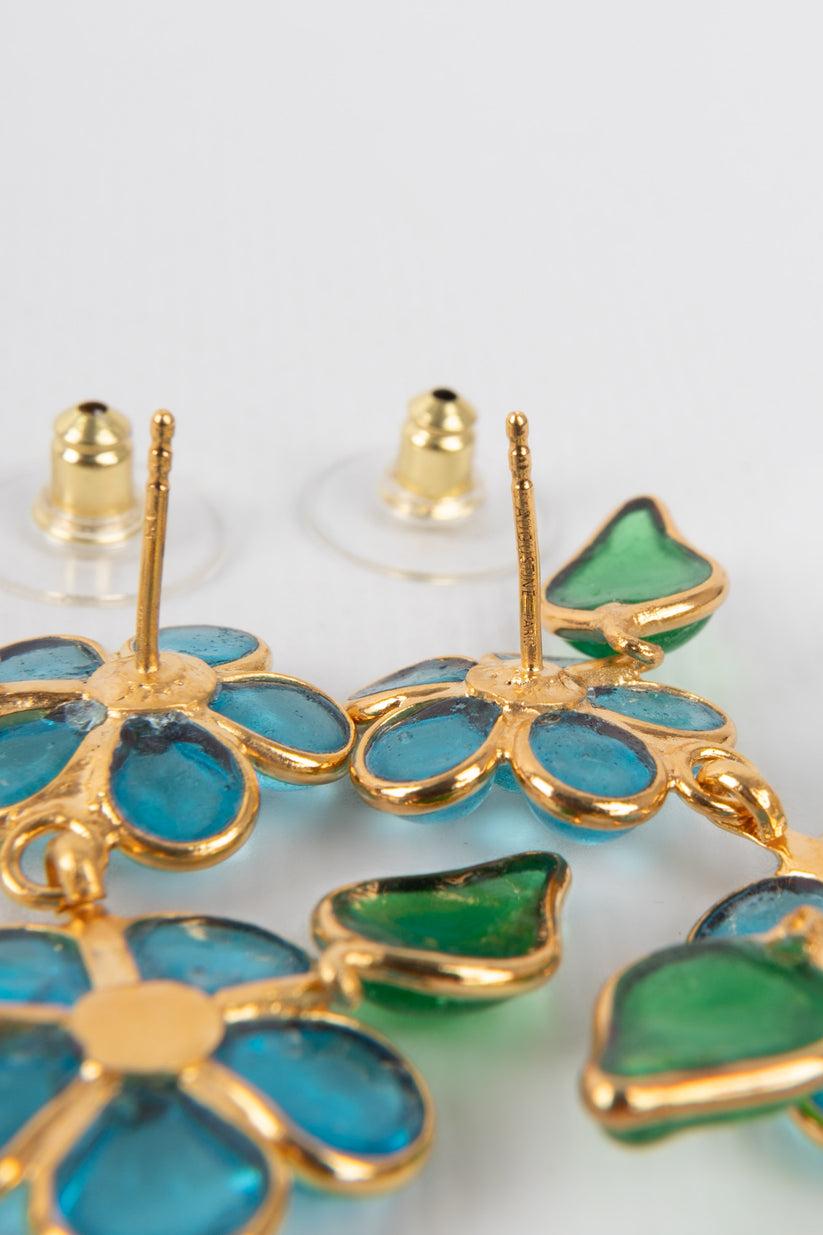 Boucles d'oreilles Augustine en métal doré avec pâte de verre bleu clair Pour femmes en vente