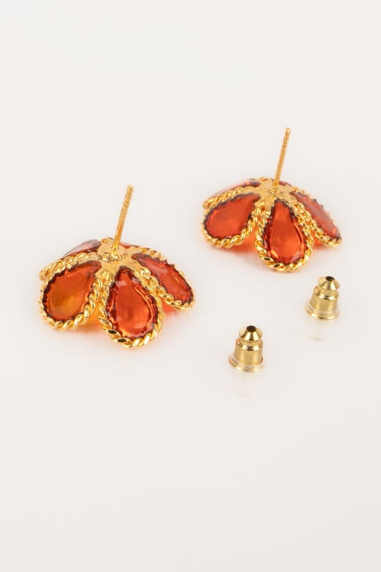 Boucles d'oreilles Augustine en métal doré  Avec pâte de verre orange en vente 1