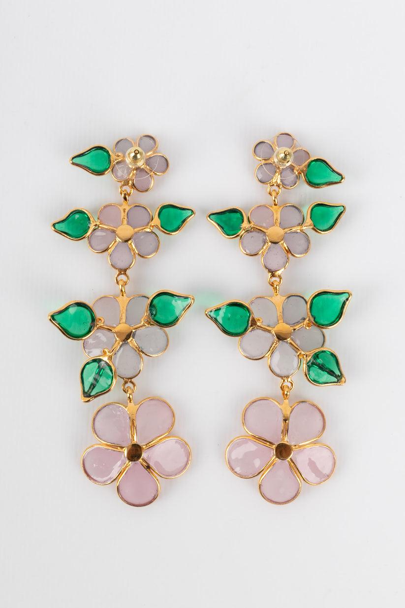 Augustine - Boucles d'oreilles en métal doré et pâte de verre rose.

Informations complémentaires :
Condit : Très bon état.
Dimensions : Longueur : 11 cm

Référence du vendeur : BO278