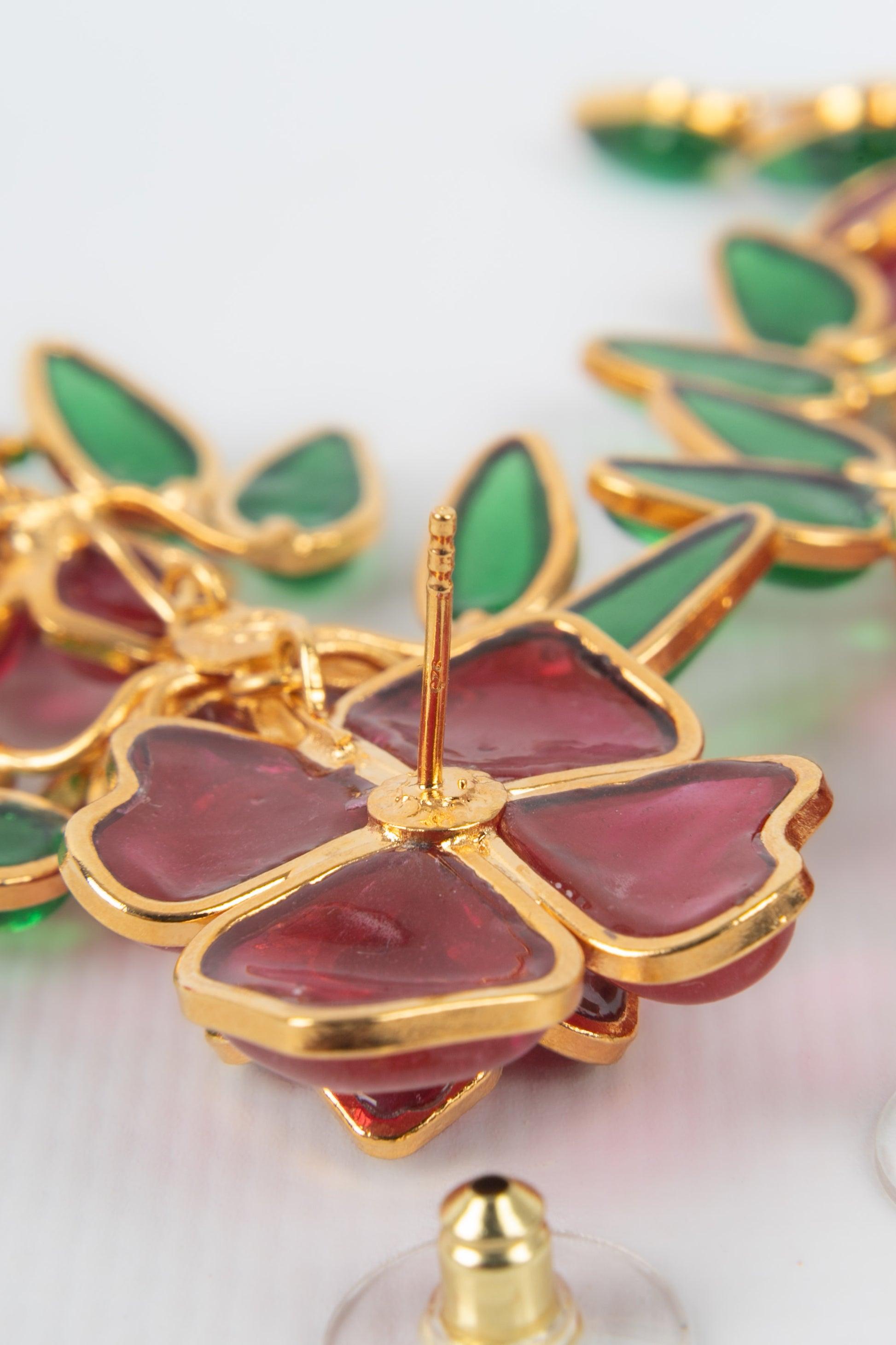 Augustine Golden Metal Earrings with Pink Glass Paste For Sale 3