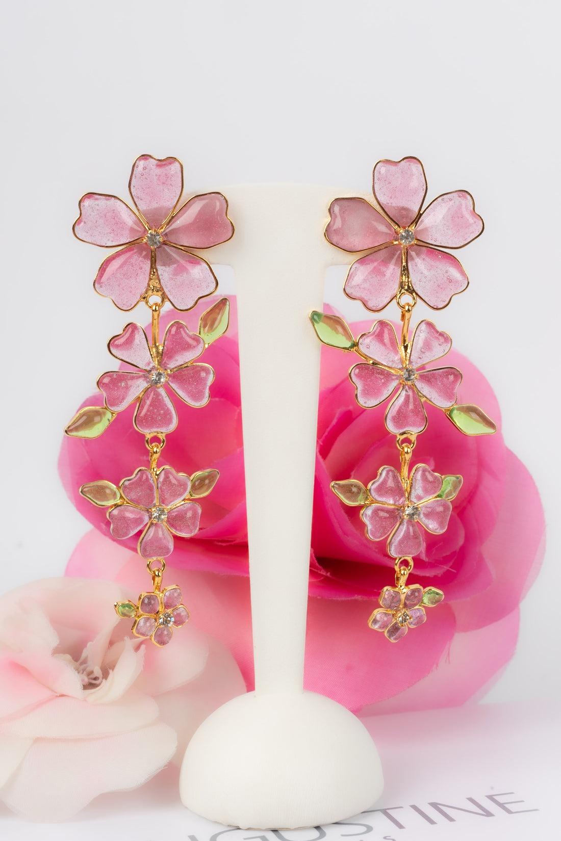 Augustine Golden Metal Earrings with Pink Transparent Glass Paste For Sale 3