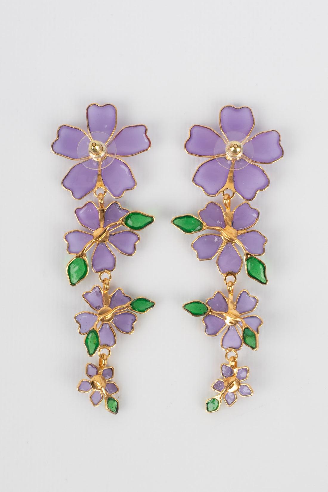 Augustine Golden Metal Earrings with Purple Glass Paste In Excellent Condition For Sale In SAINT-OUEN-SUR-SEINE, FR