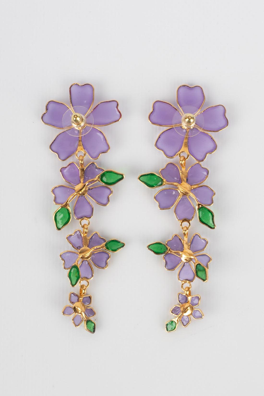 Pendientes Augustine de metal dorado con pasta de vidrio morada en Excelente estado para la venta en SAINT-OUEN-SUR-SEINE, FR