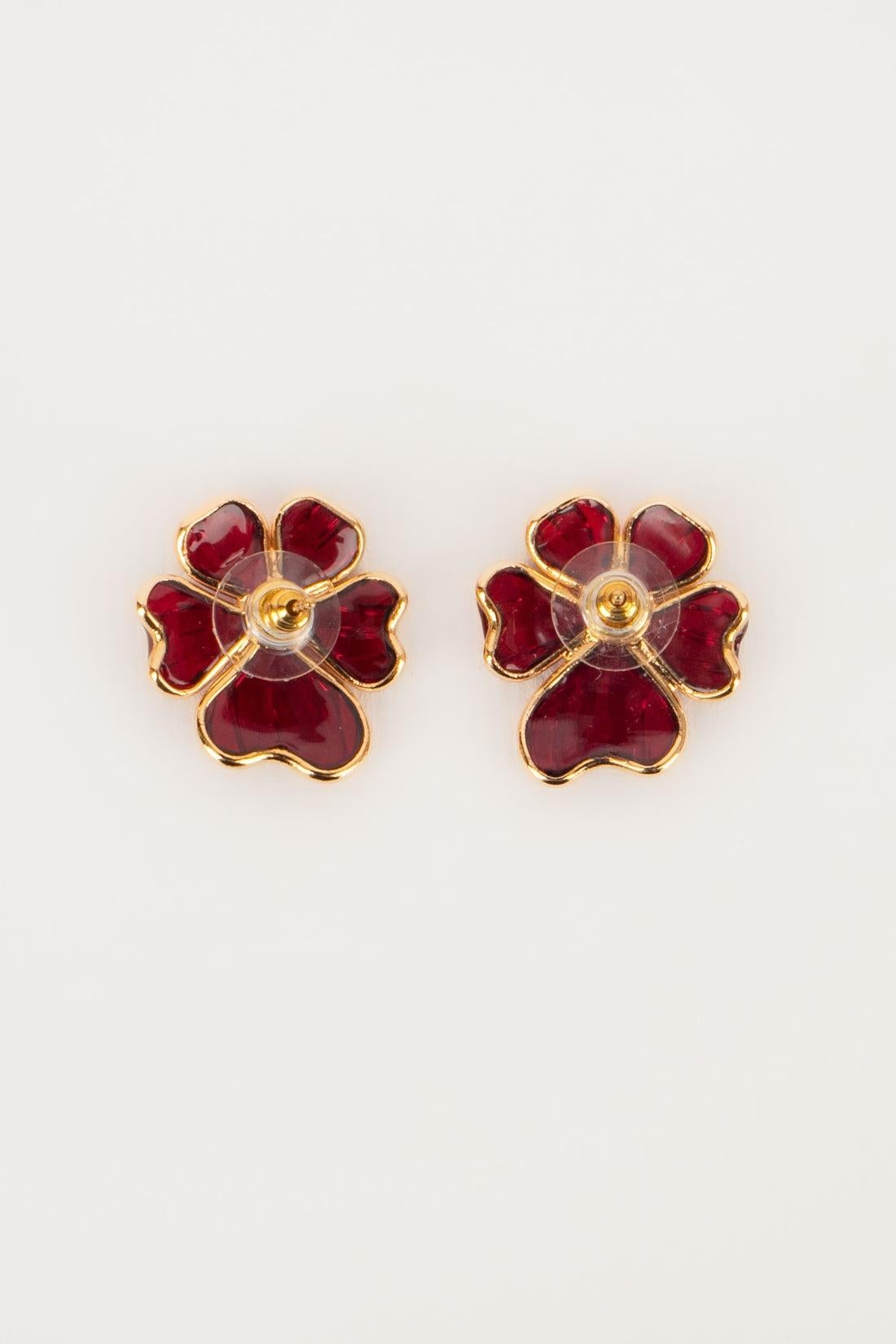 Augustine Golden Metal Earrings with Red Glass Paste In Excellent Condition In SAINT-OUEN-SUR-SEINE, FR