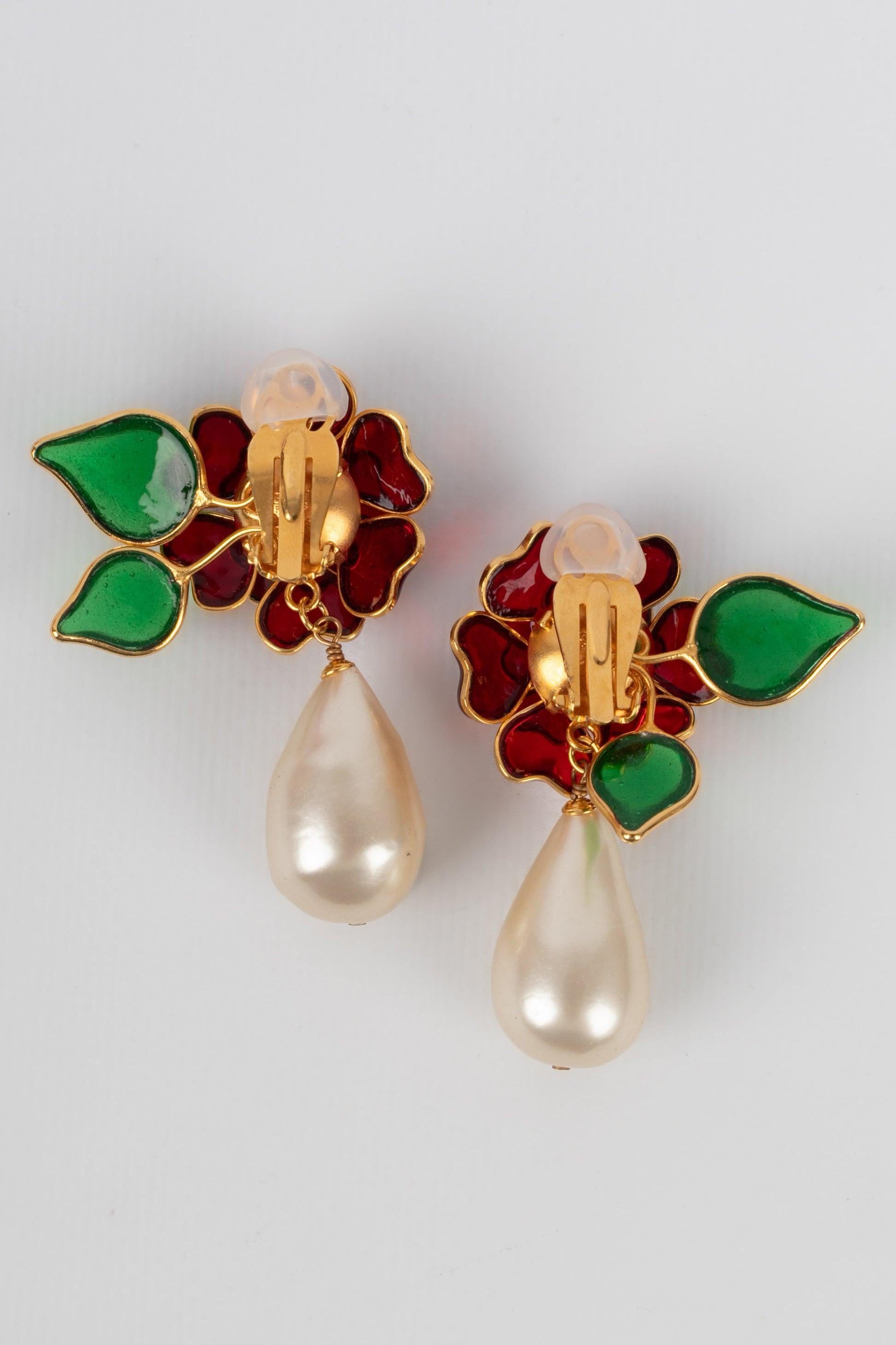Augustine Golden Metal Earrings with Red Glass Paste For Sale 1