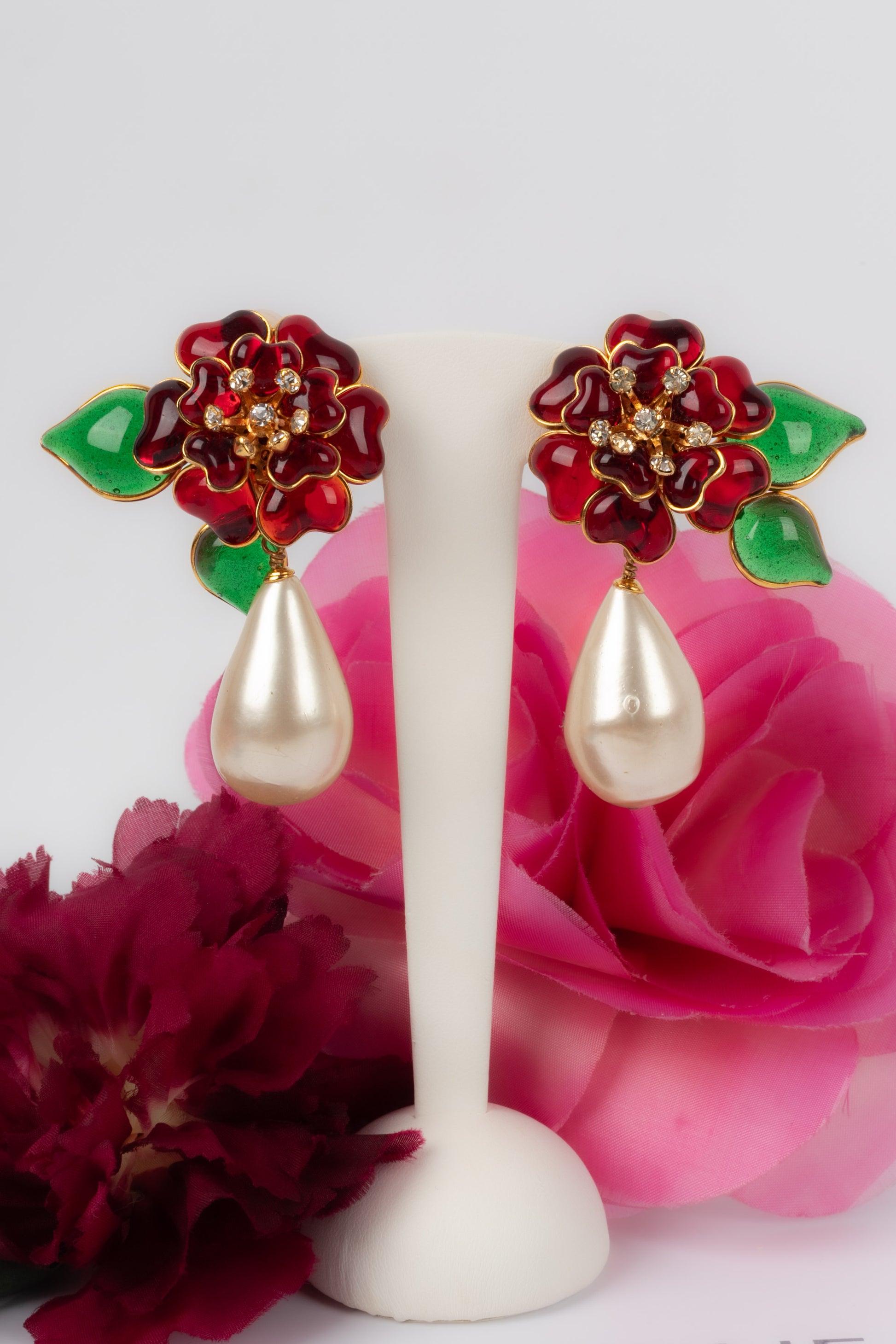 Augustine Golden Metal Earrings with Red Glass Paste For Sale 2
