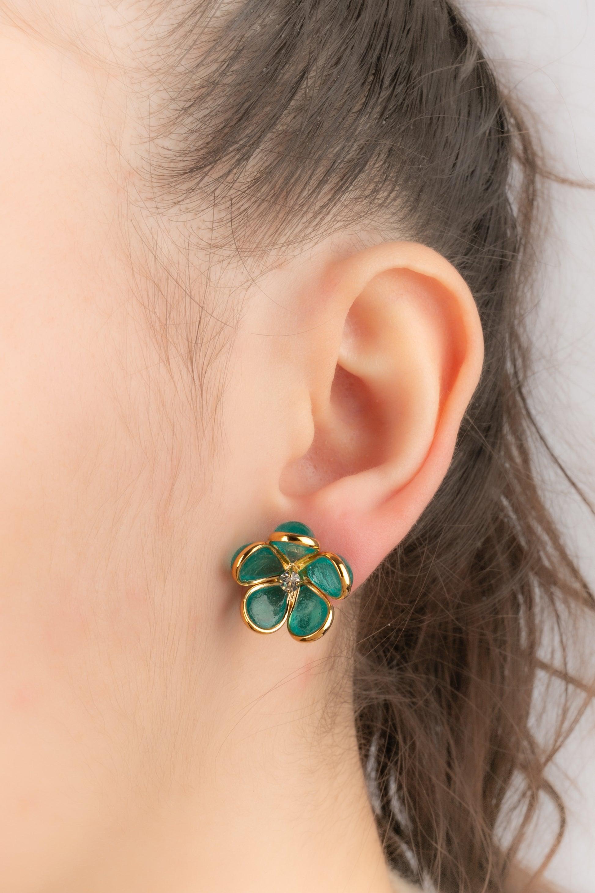 Augustine - (Fabriquée en France) Boucles d'oreilles en métal doré avec strass et pâte de verre bleue.

Informations complémentaires :
Condit : Très bon état.
Dimensions : Hauteur : 1,8 cm

Référence du vendeur : BO437
