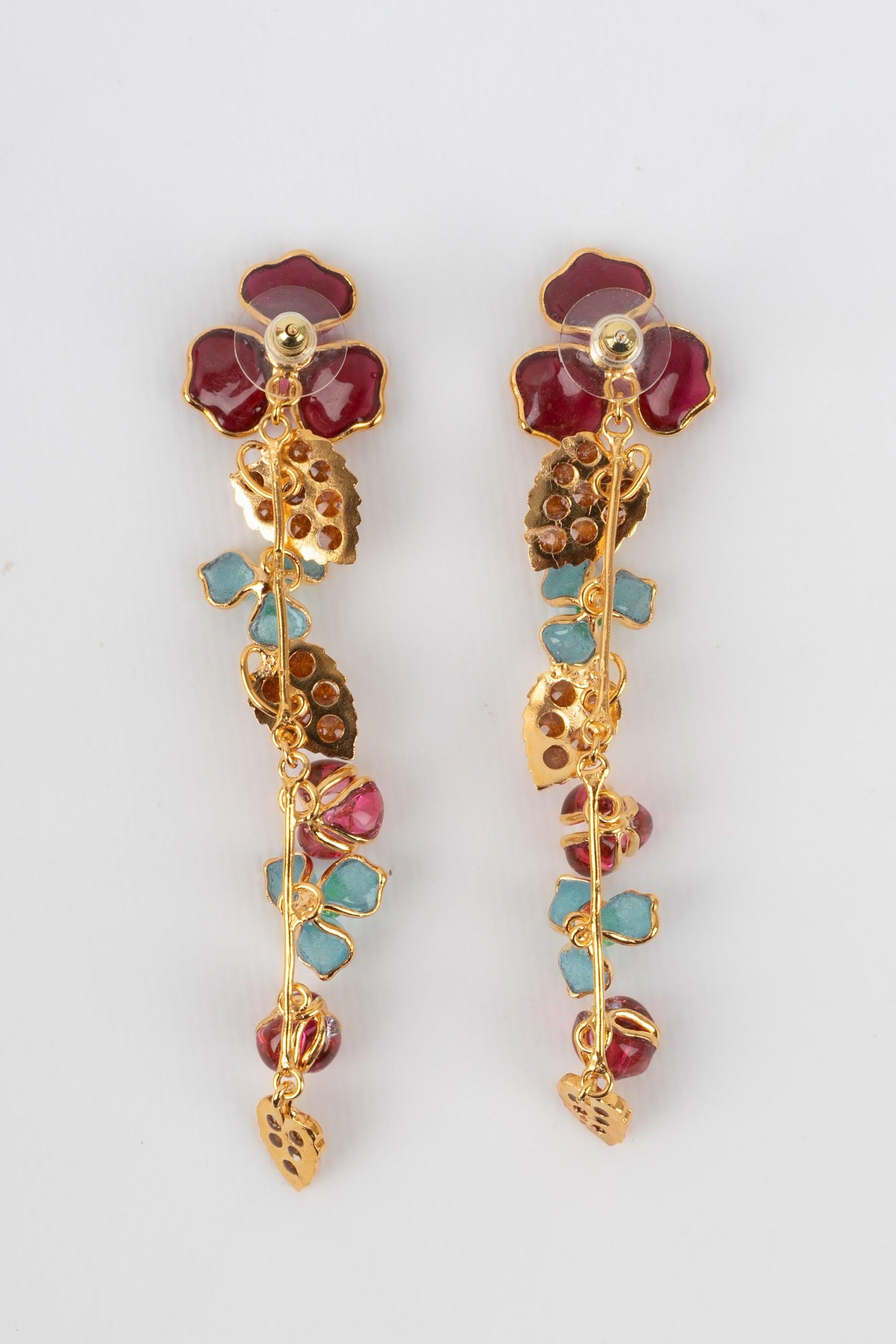 Augustine Golden Metal Earrings with Rhinestones and Glass Paste In Excellent Condition For Sale In SAINT-OUEN-SUR-SEINE, FR