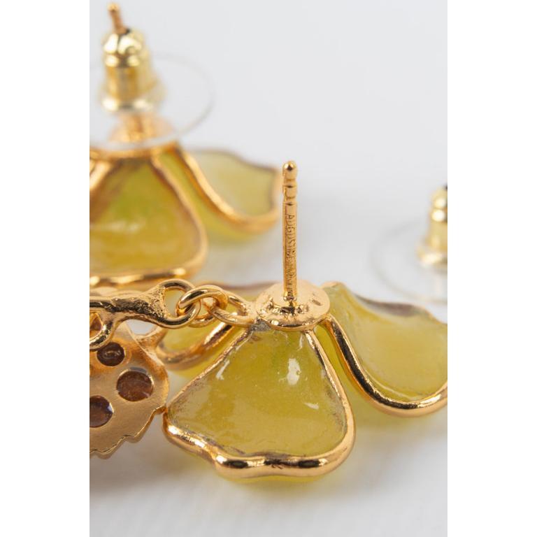 Boucles d'oreilles Augustine en métal doré avec strass et pâte de verre en vente 1