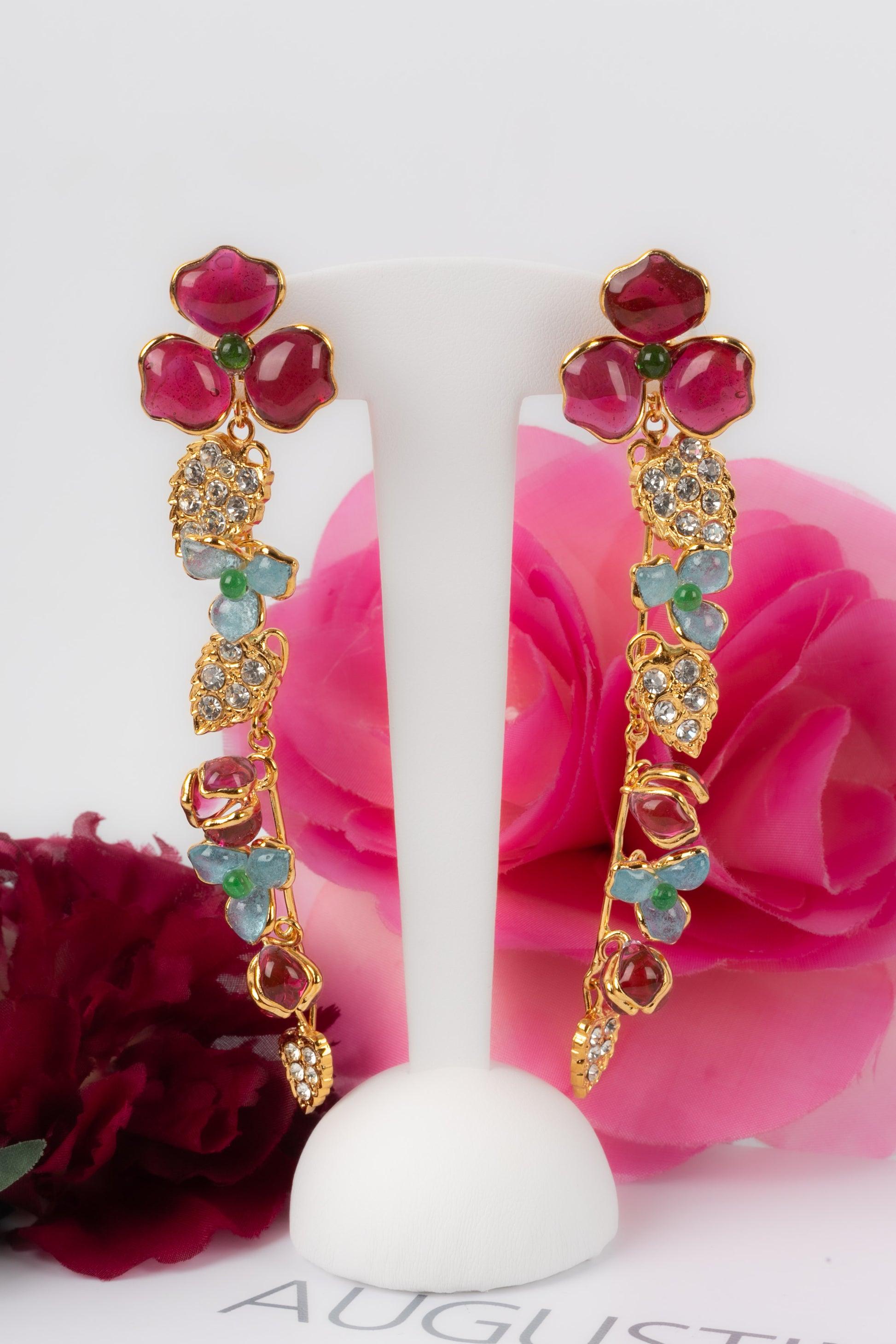 Augustine Golden Metal Earrings with Rhinestones and Glass Paste For Sale 3