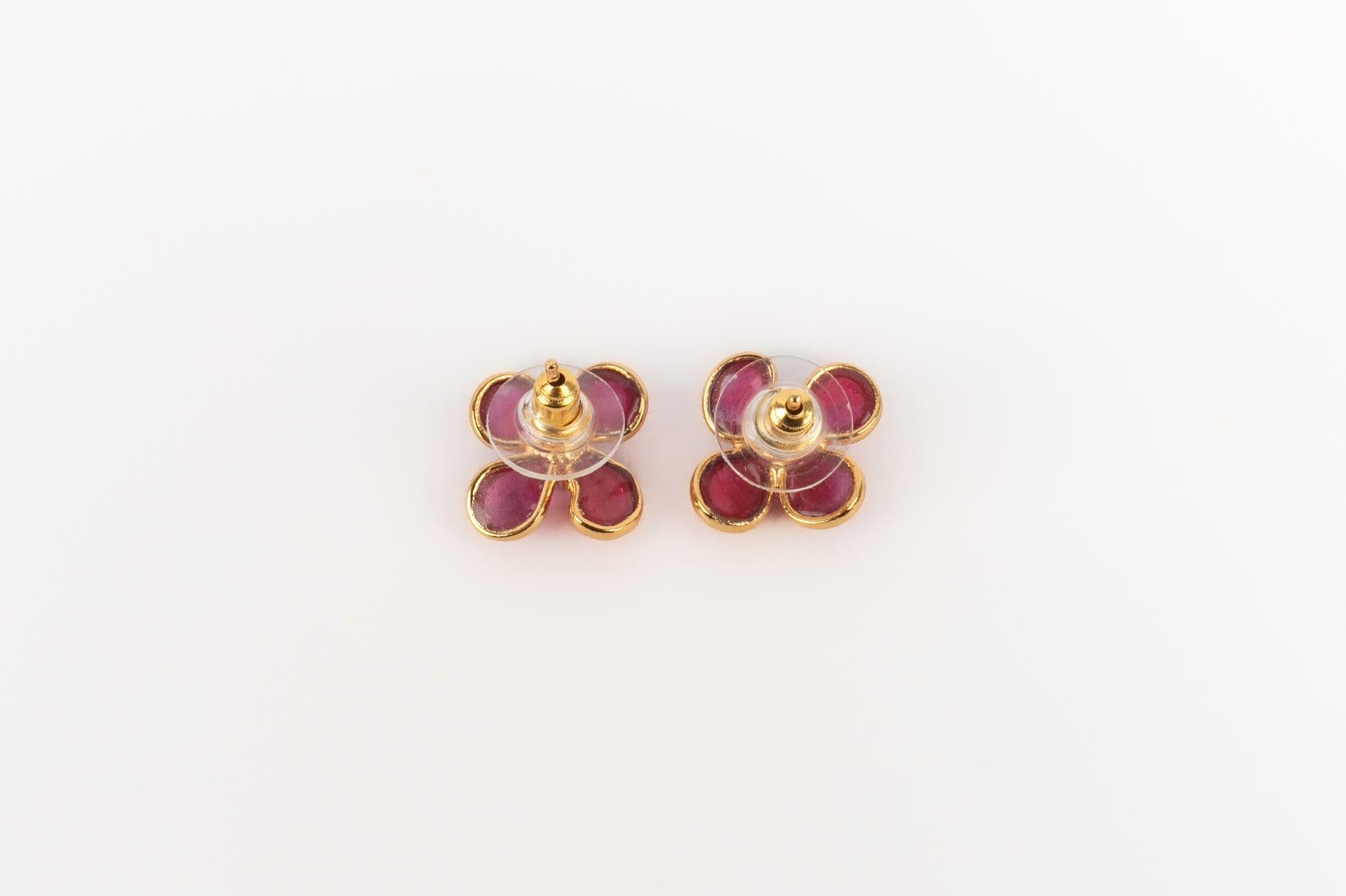 Augustine Golden Metal Earrings with Rhinestones and Pink Glass Paste For Sale 2