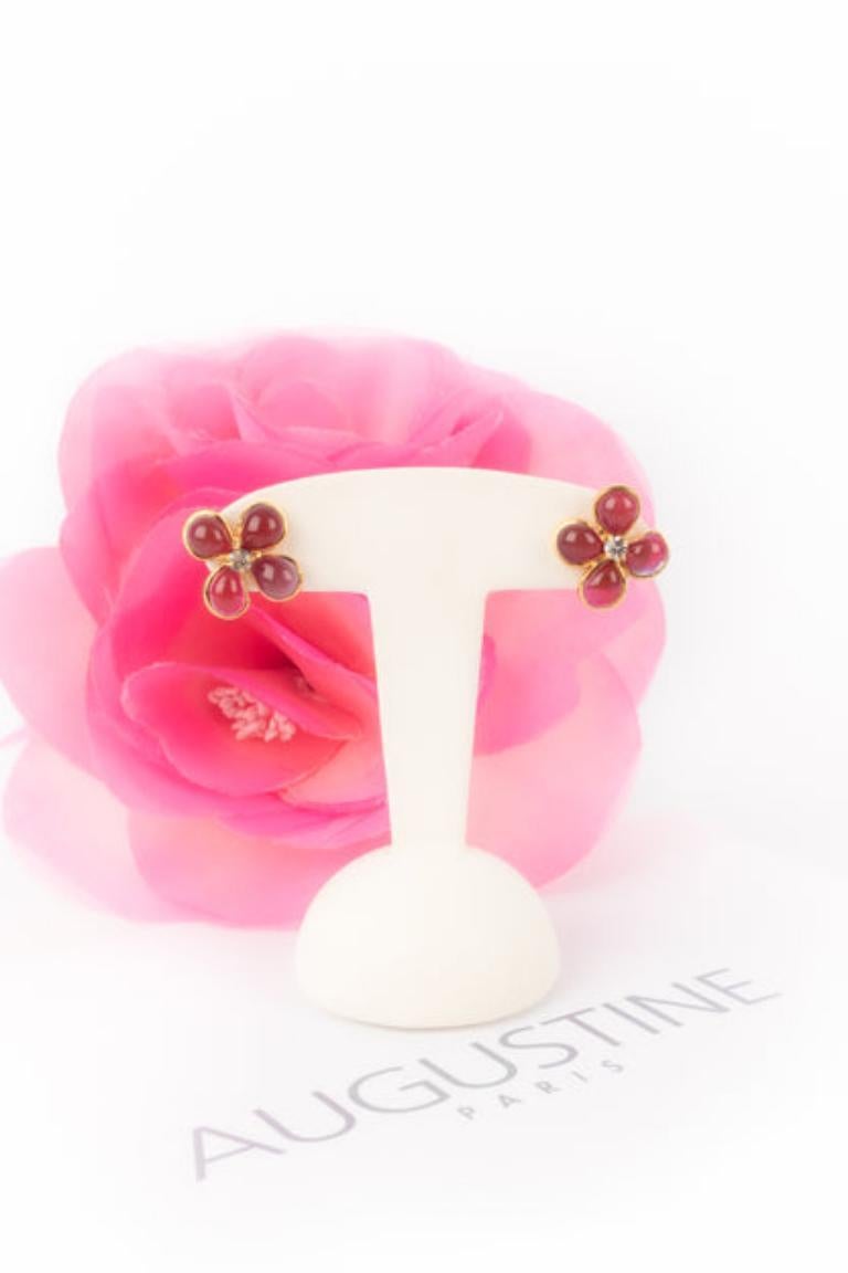 Augustine Golden Metal Earrings with Rhinestones and Pink Glass Paste For Sale 3