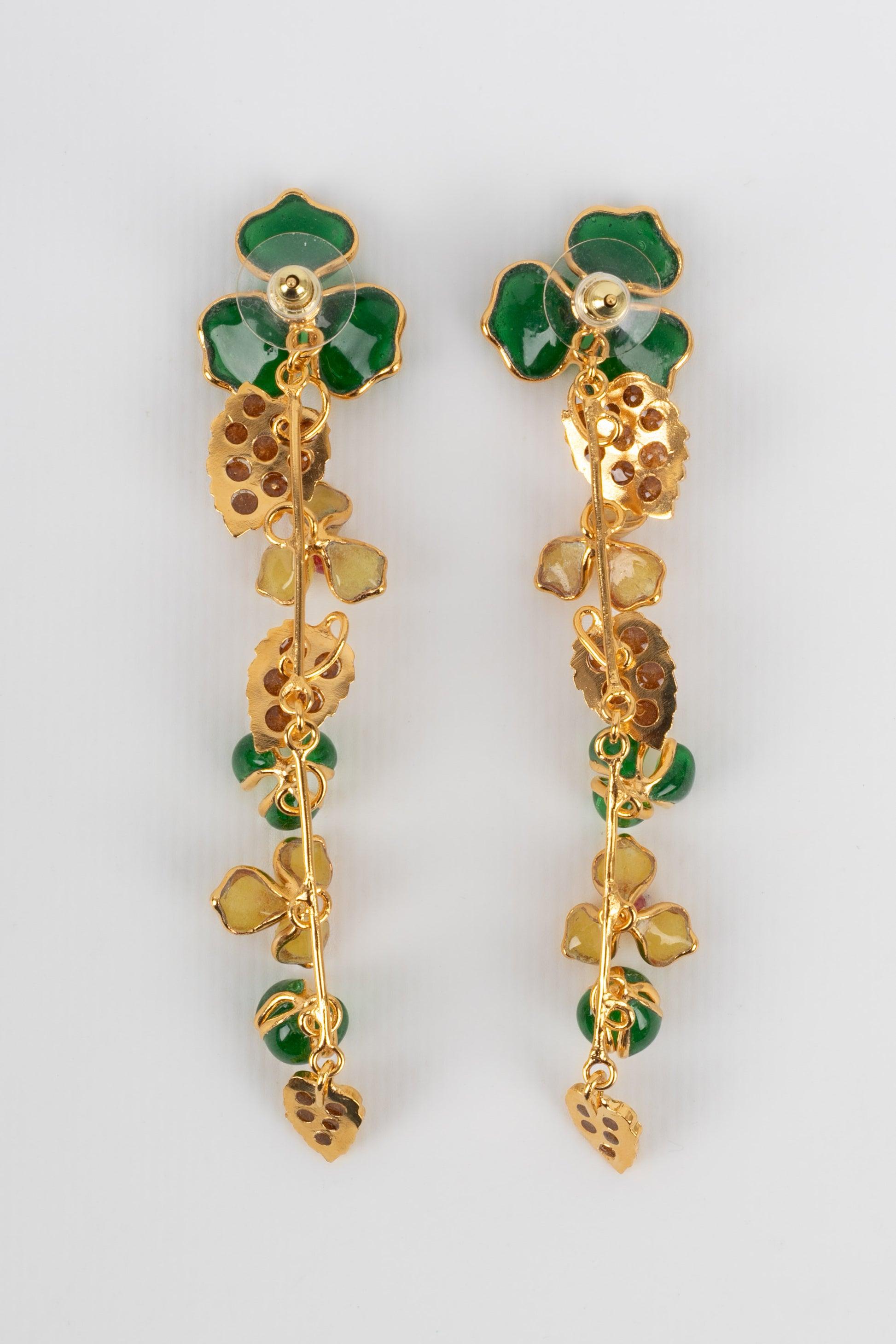 Augustine Golden Metal Earrings with Rhinestones In Excellent Condition For Sale In SAINT-OUEN-SUR-SEINE, FR