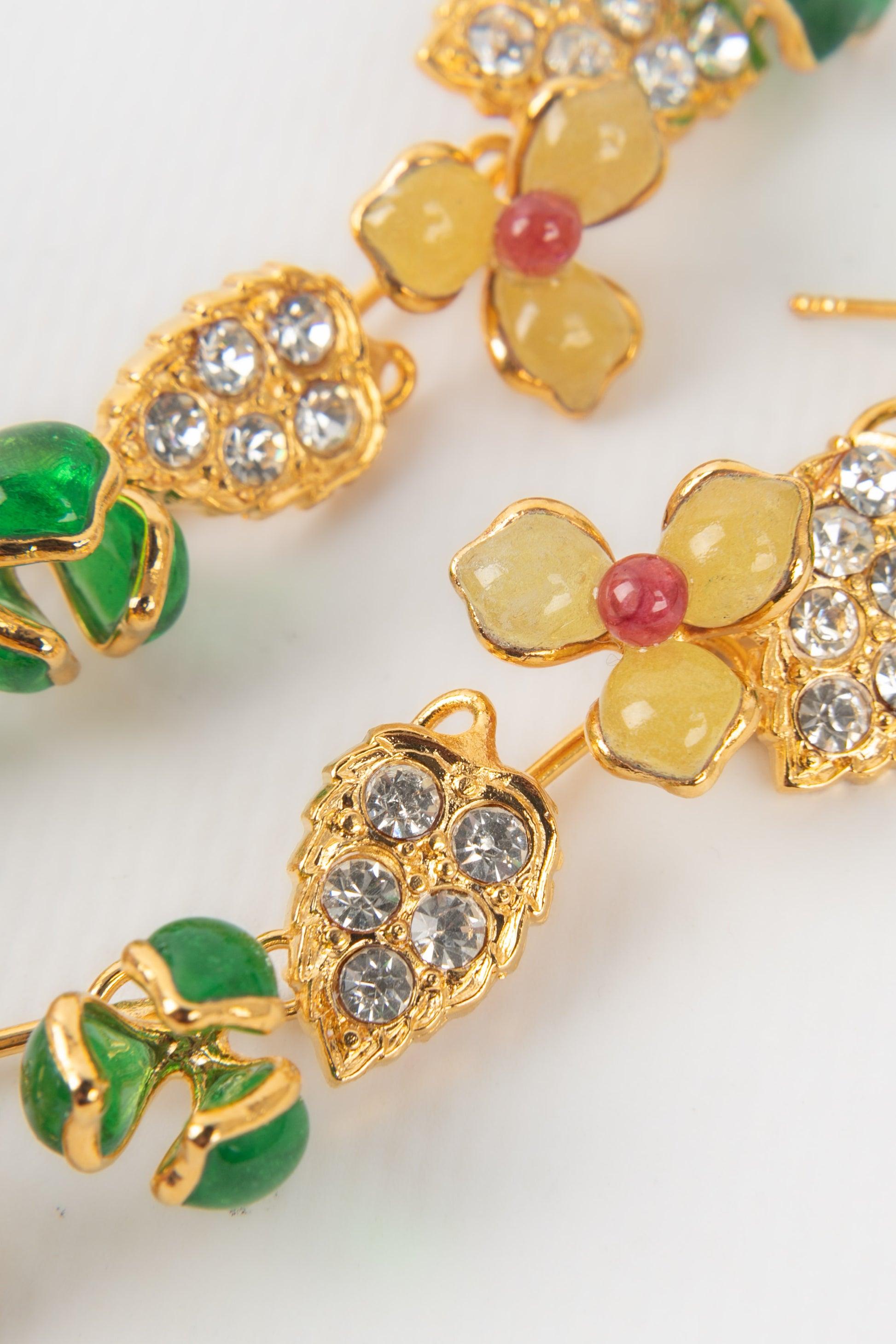 Augustine Golden Metal Earrings with Rhinestones For Sale 1