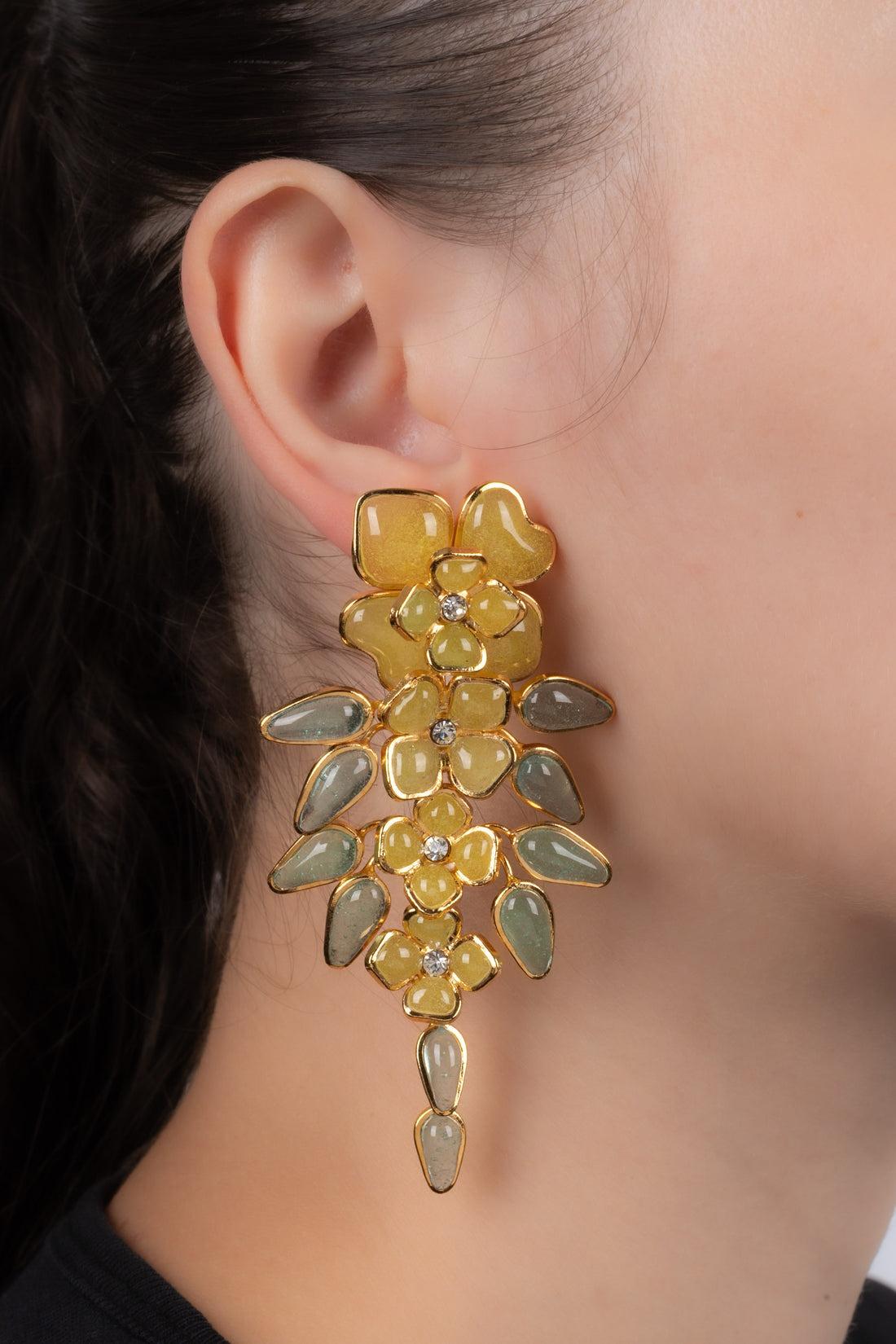 Augustine - Golden metal earrings with yellow glass paste.

Additional information:
Condition: Very good condition
Dimensions: Length: 9 cm

Seller Reference: BO305