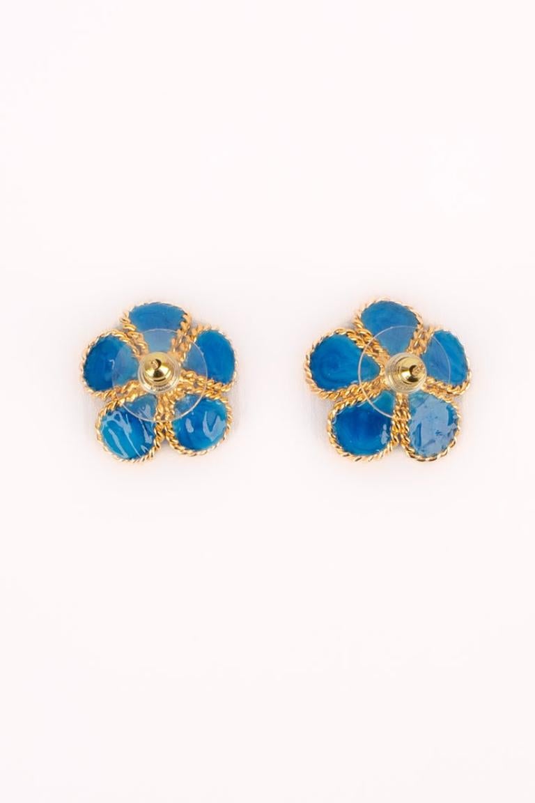 Boucles d'oreilles Augustine Fleur en métal doré avec pâte de verre bleue et strass Pour femmes en vente