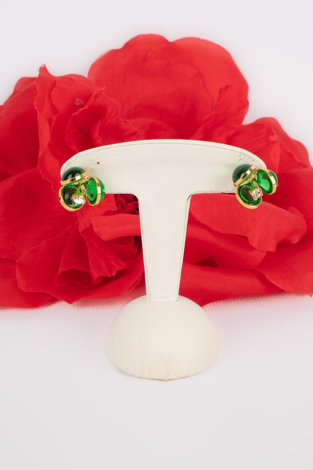 Orecchini a fiore in metallo dorato Augustine con pasta di vetro e  Strass in vendita 2
