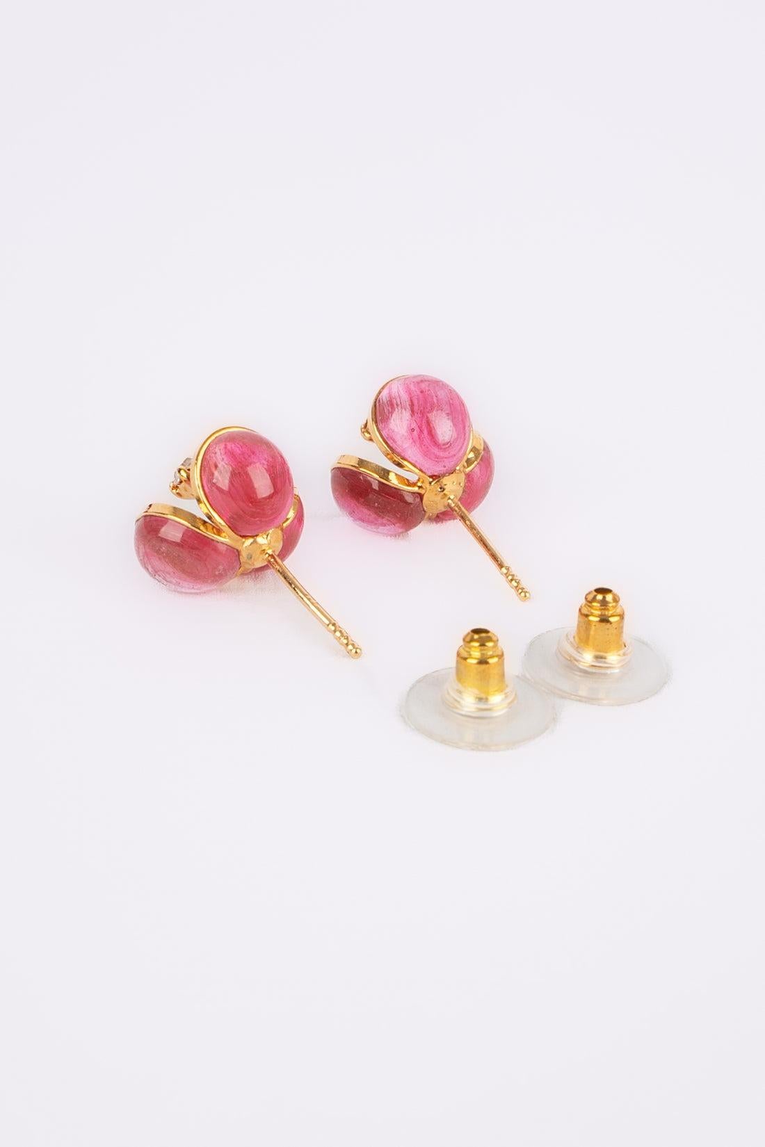 Augustine Golden Metal Flower Earrings with Glass Paste In Excellent Condition For Sale In SAINT-OUEN-SUR-SEINE, FR