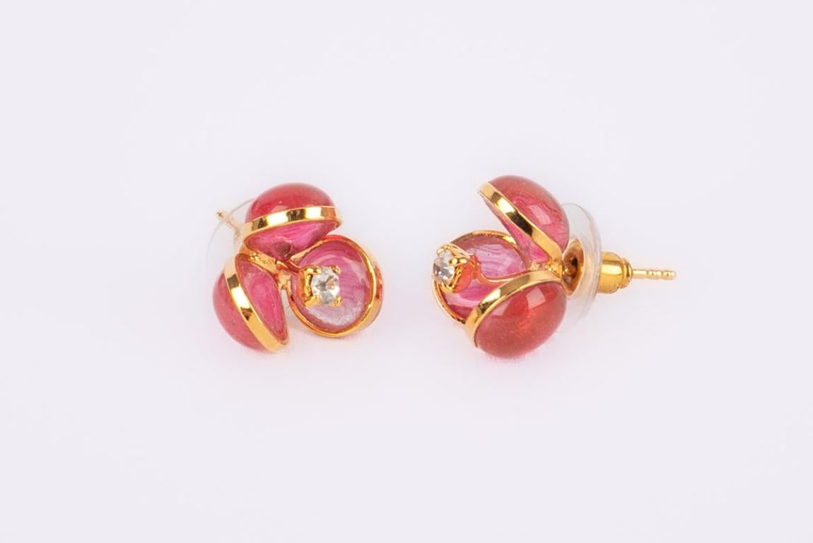 Augustine Golden Metal Flower Earrings with Glass Paste For Sale 1