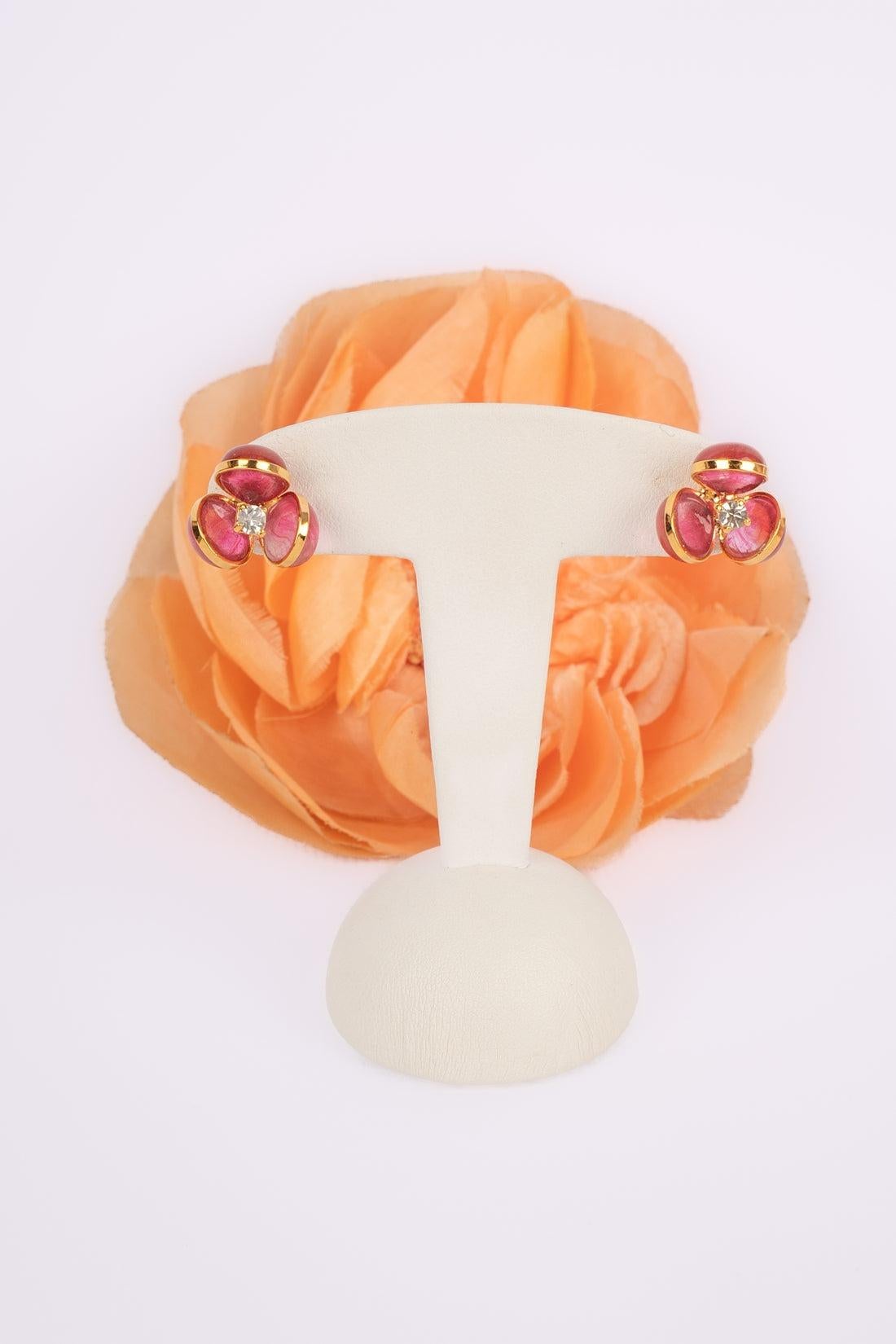 Augustine Golden Metal Flower Earrings with Glass Paste For Sale 2