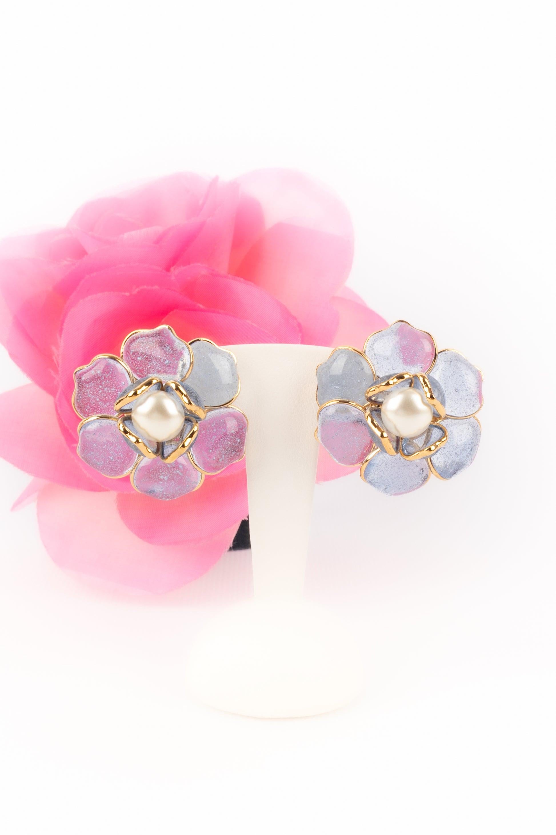 Augustine Golden Metal Flower Earrings with Lavender-blue Glass Paste For Sale 3