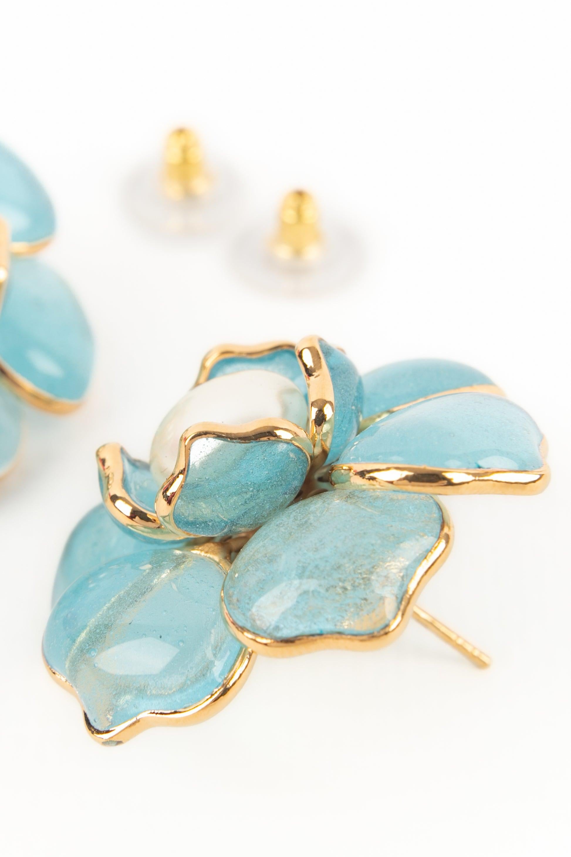 Women's Augustine Golden Metal Flower Earrings with Light-blue Glass Paste For Sale