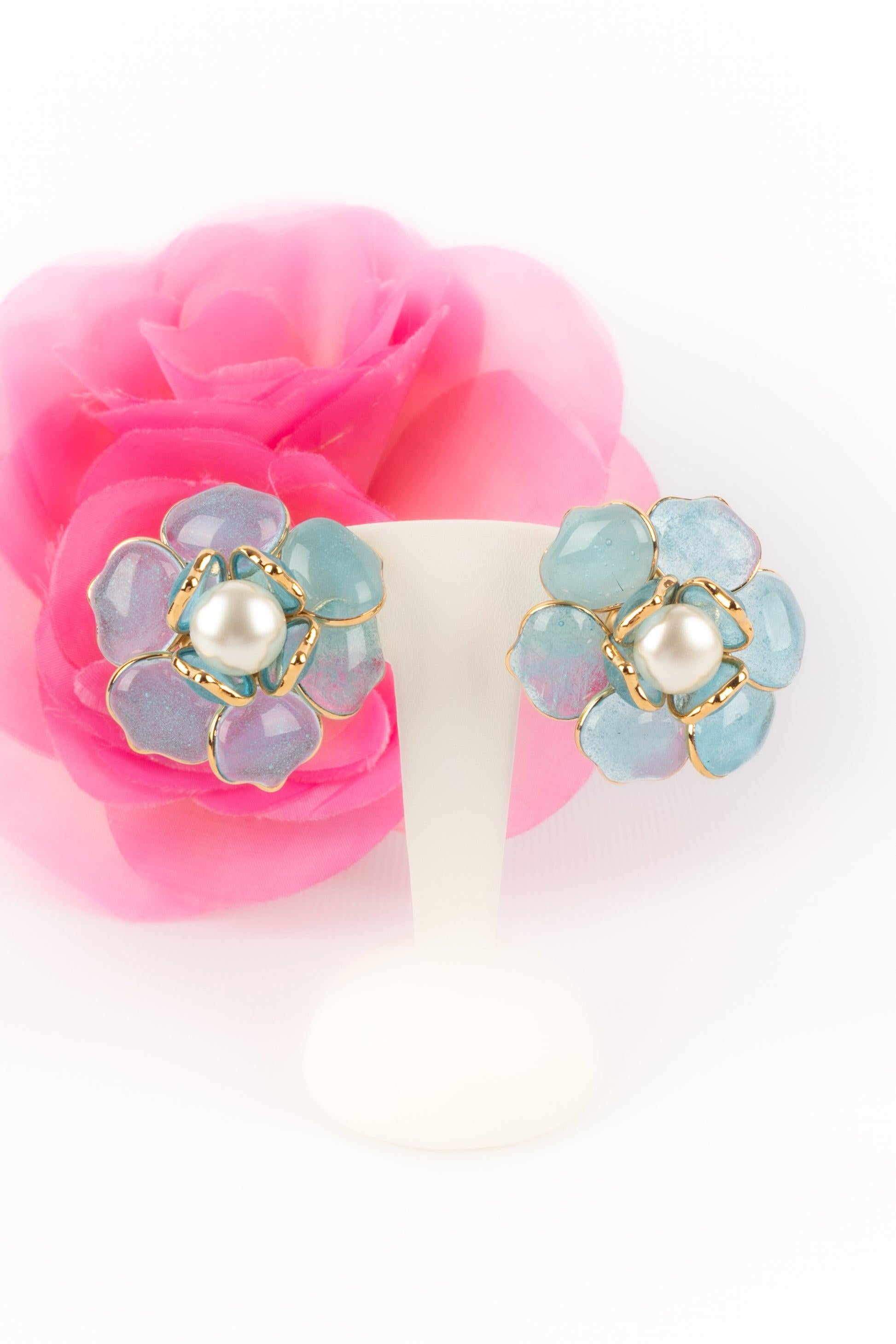 Augustine Golden Metal Flower Earrings with Light-blue Glass Paste For Sale 3