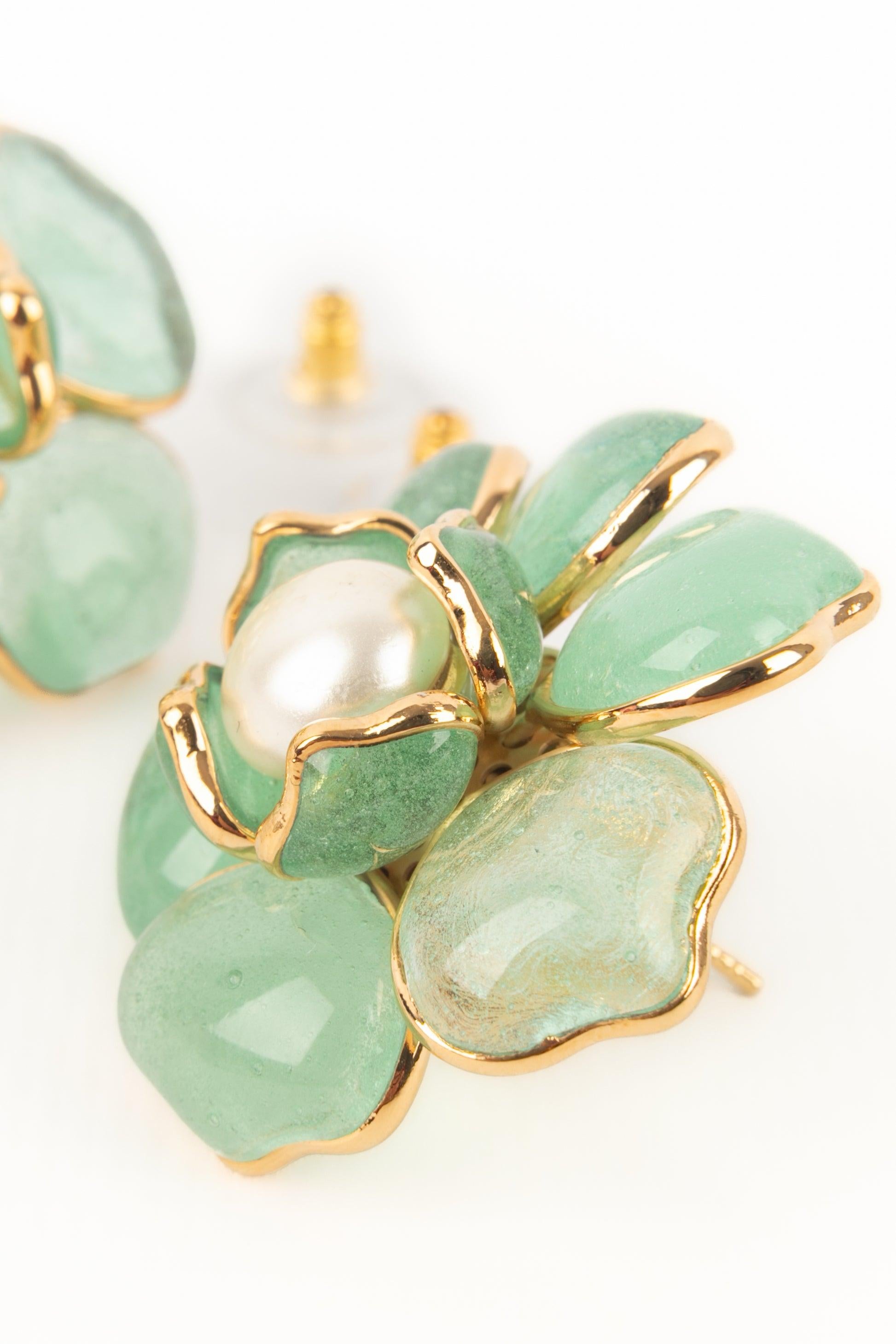 Women's Augustine Golden Metal Flower Earrings with Light-green Glass Paste For Sale