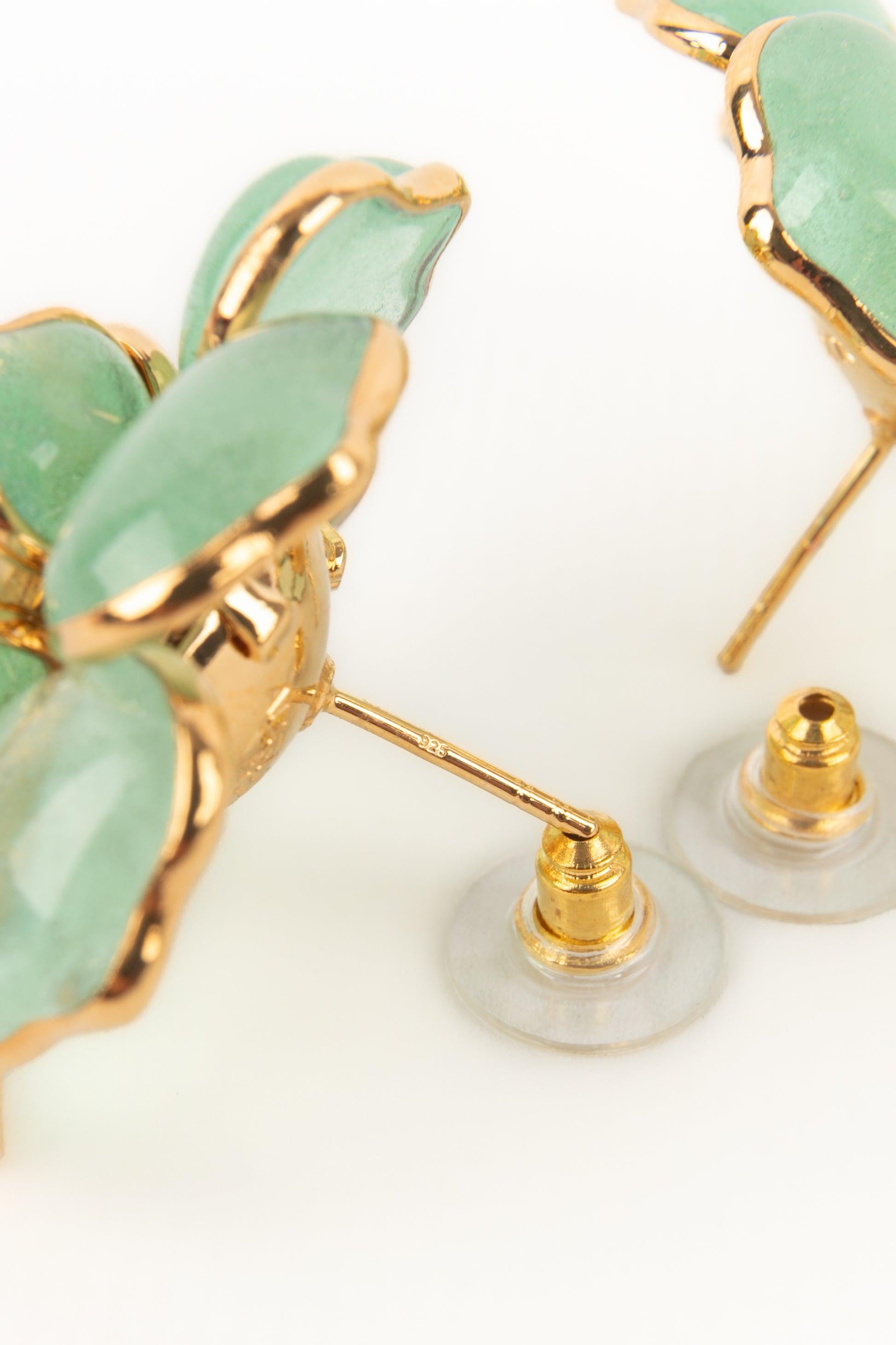 Augustine Golden Metal Flower Earrings with Light-green Glass Paste For Sale 2