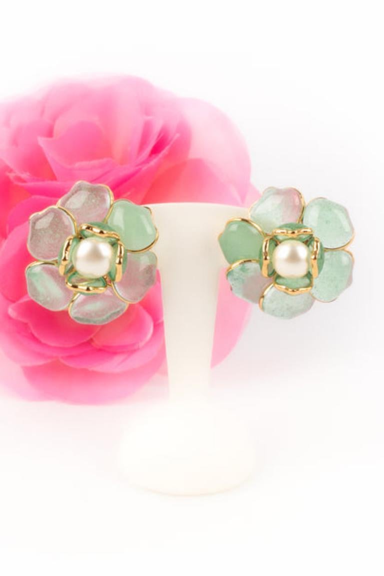 Augustine Golden Metal Flower Earrings with Light-green Glass Paste For Sale 4