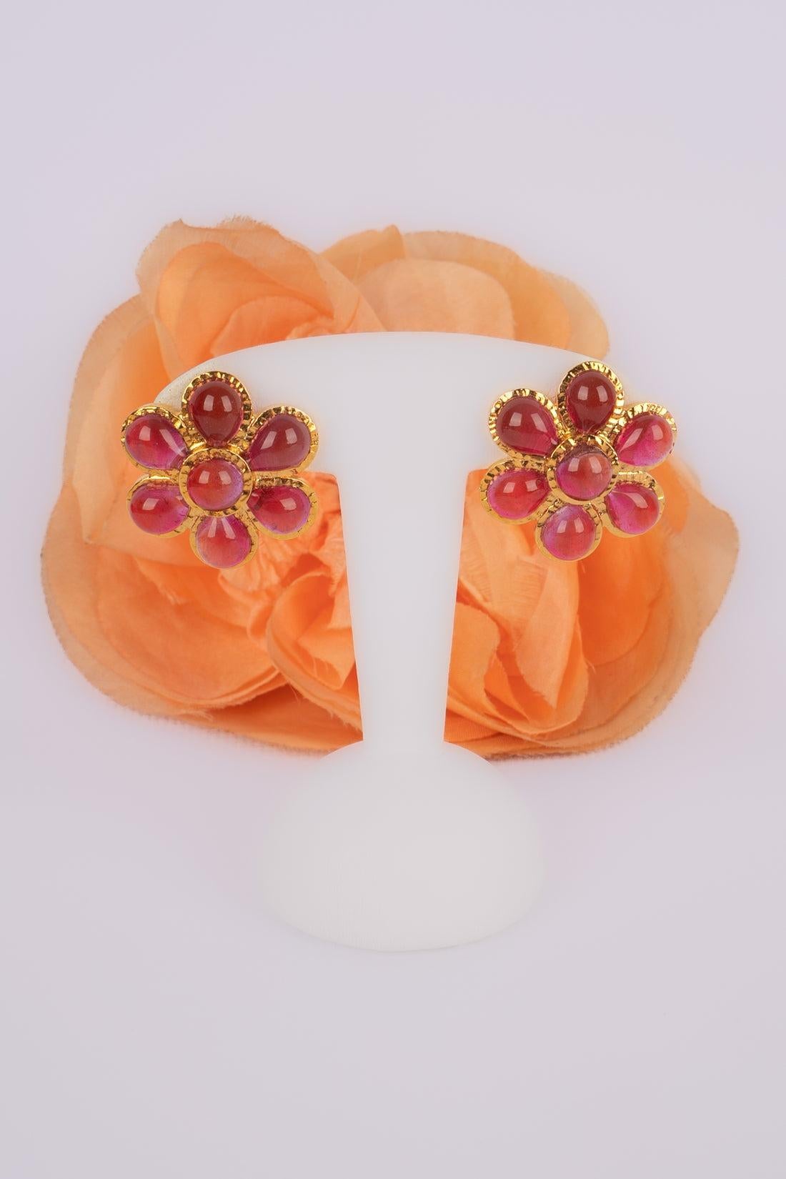 Augustine Golden Metal Flower Earrings with Pink Glass Paste For Sale 3