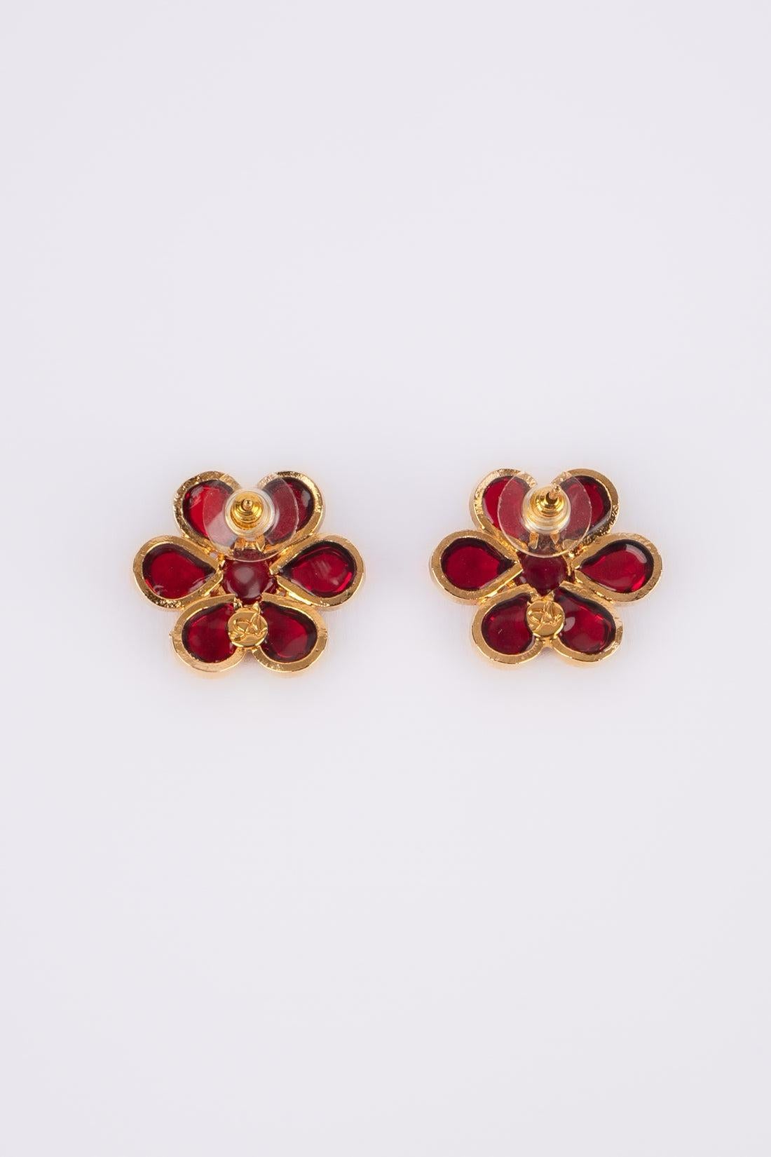 Women's Augustine Golden Metal Flower Earrings with Red Glass Paste For Sale