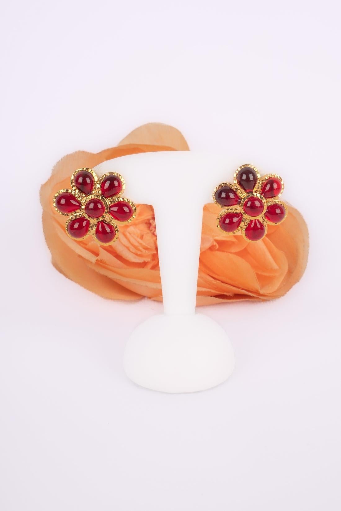 Augustine Golden Metal Flower Earrings with Red Glass Paste For Sale 3