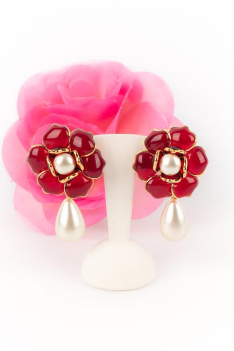 Augustine Golden Metal Flower Earrings with Red Glass Paste For Sale 4