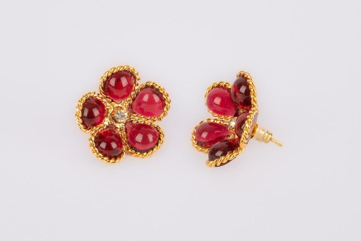 Boucles d'oreilles Augustine en métal doré avec fleurs et strass Excellent état - En vente à SAINT-OUEN-SUR-SEINE, FR