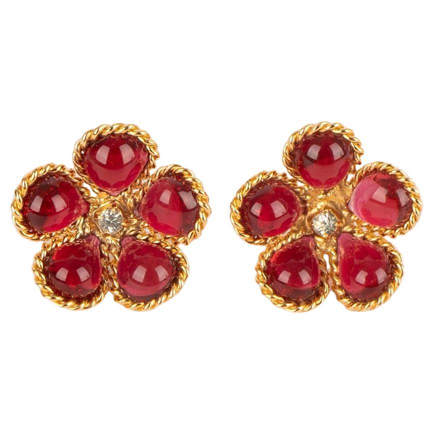 Orecchini a fiore Augustine in metallo dorato con strass
