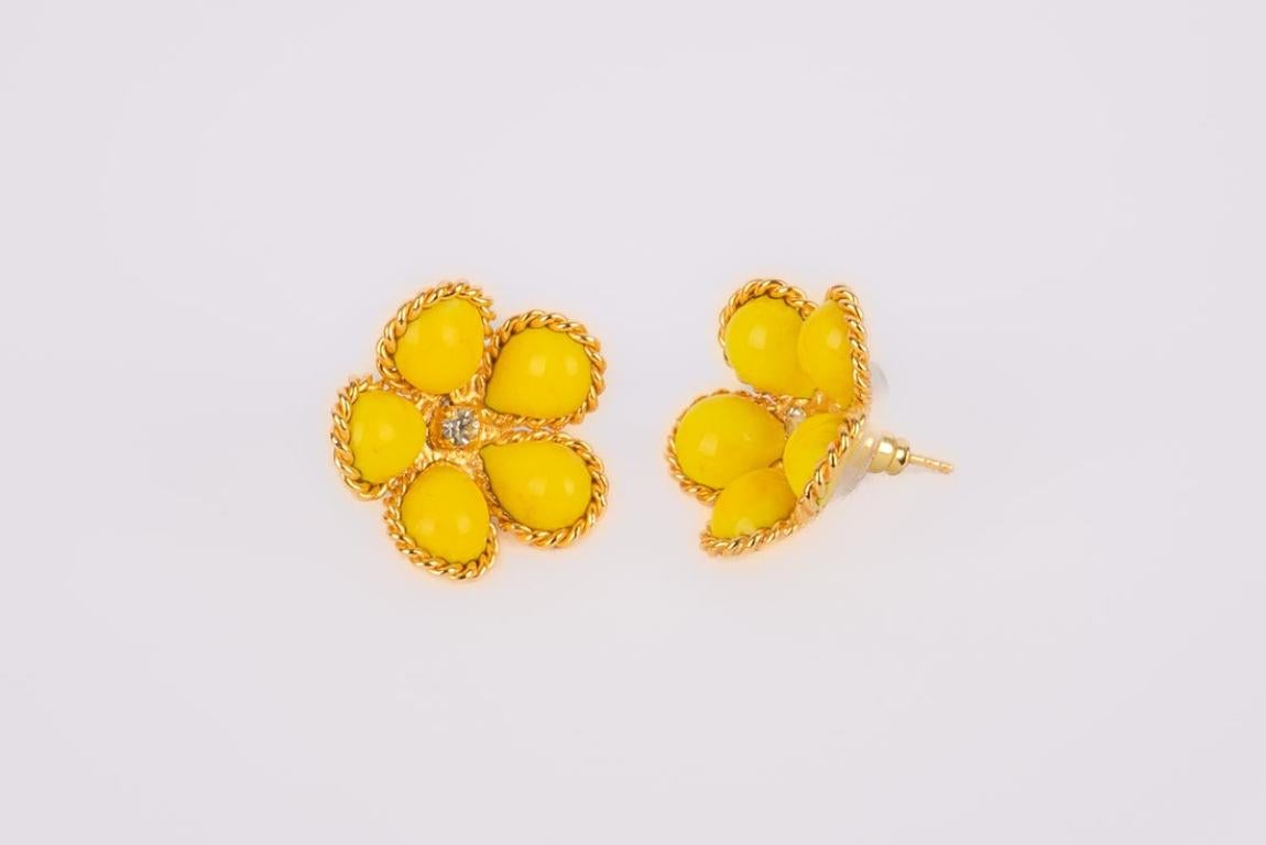 Boucles d'oreilles Augustine Fleur en métal doré avec pâte de verre jaune et strass Excellent état - En vente à SAINT-OUEN-SUR-SEINE, FR