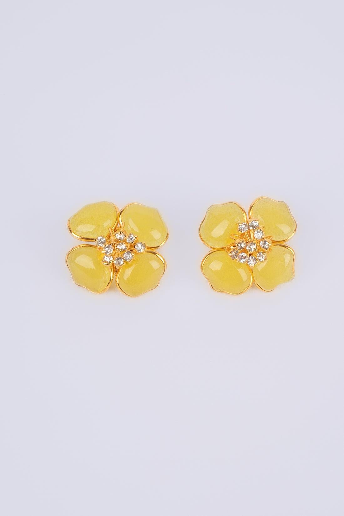 Augustine Golden Metal Flower Earrings with Yellow Glass Paste In Excellent Condition For Sale In SAINT-OUEN-SUR-SEINE, FR