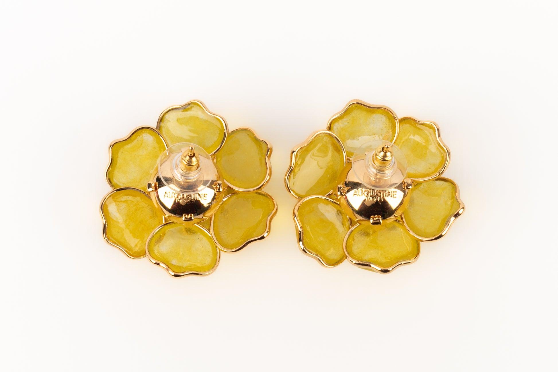 Boucles d'oreilles Augustine Fleur en métal doré avec pâte de verre jaune en vente 1
