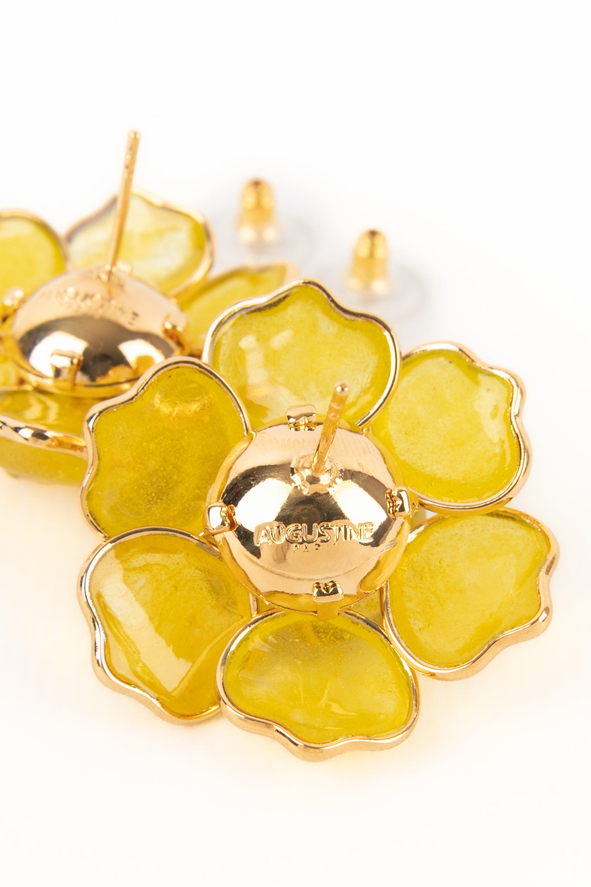 Boucles d'oreilles Augustine Fleur en métal doré avec pâte de verre jaune en vente 2