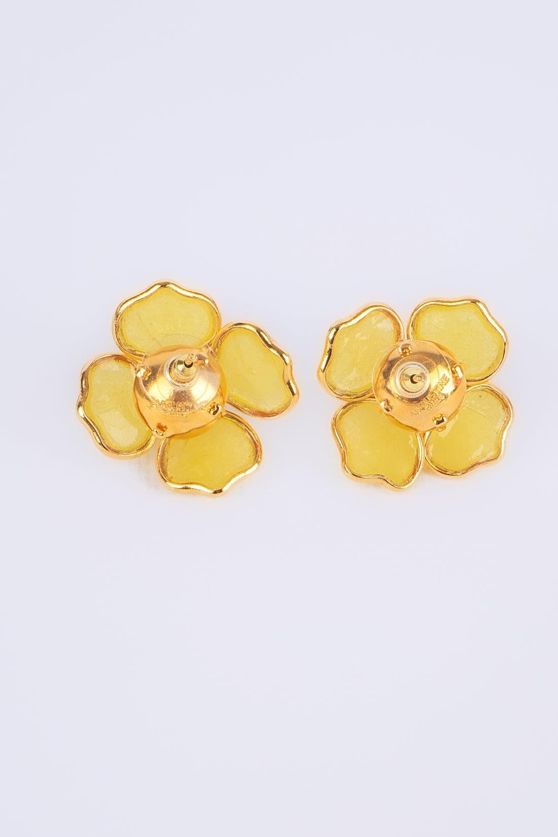 Augustine Golden Metal Flower Earrings with Yellow Glass Paste For Sale 2