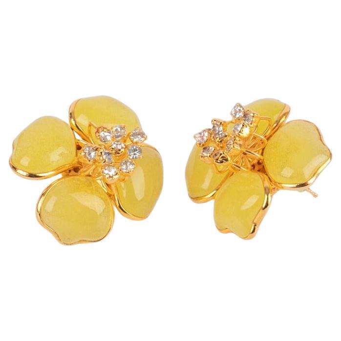 Augustine Golden Metal Flower Earrings with Yellow Glass Paste For Sale