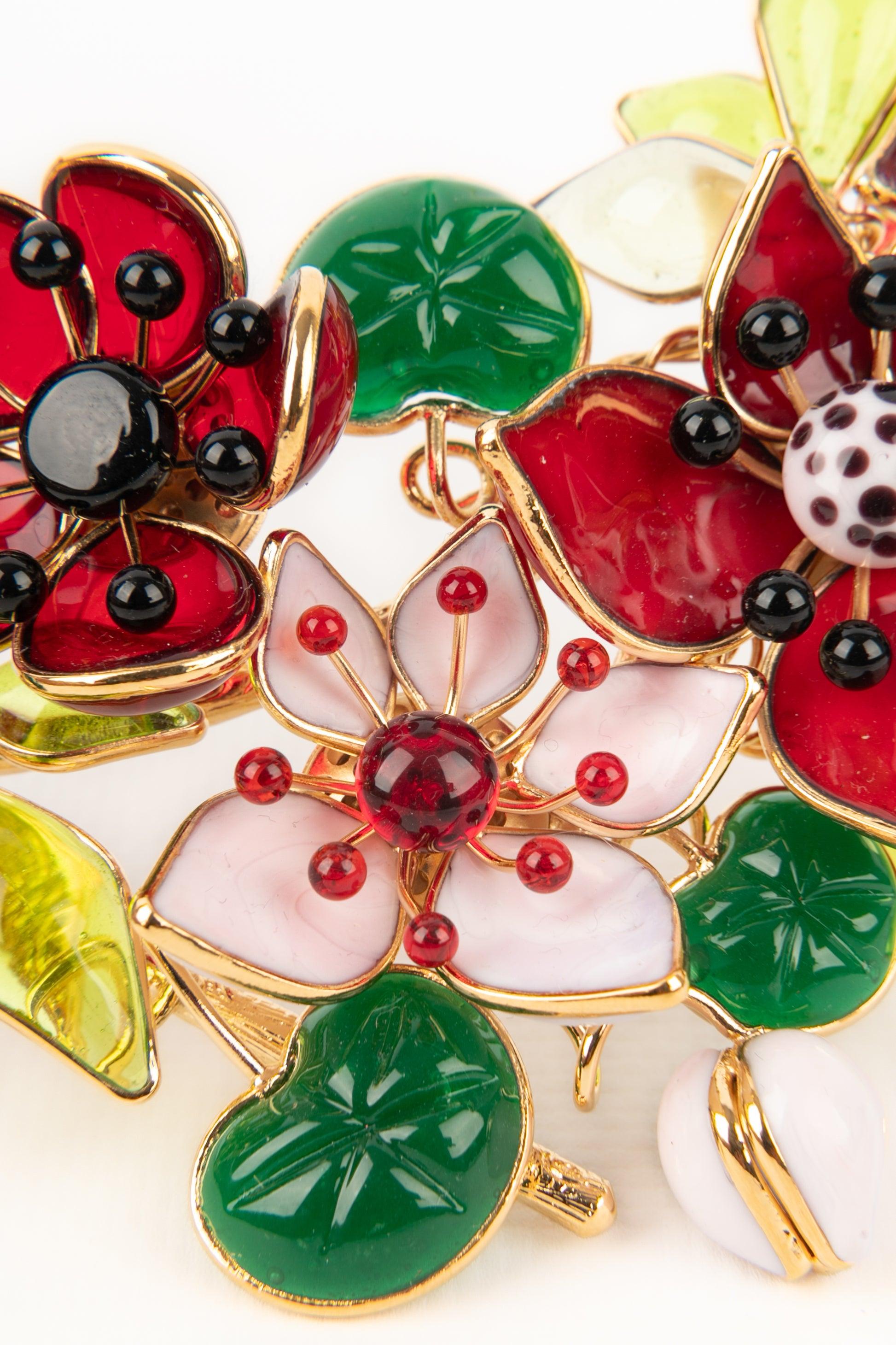 Women's Augustine Golden Metal Flower Necklace with Glass Paste For Sale