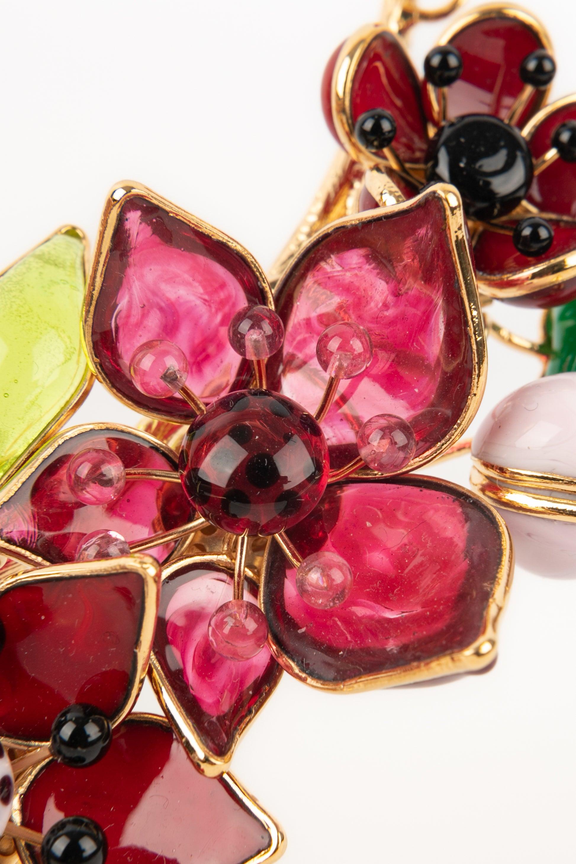 Augustine Golden Metal Flower Necklace with Glass Paste For Sale 1