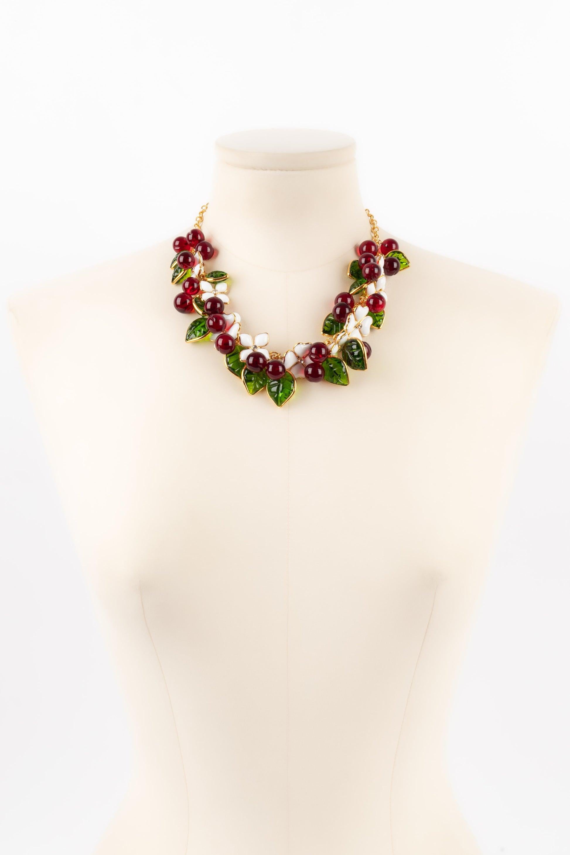 Augustine - (Made in France) Golden metal necklace with glass paste flowers.

Additional information:
Condition: Very good condition
Dimensions: Length: 50 cm

Seller Reference: BC204