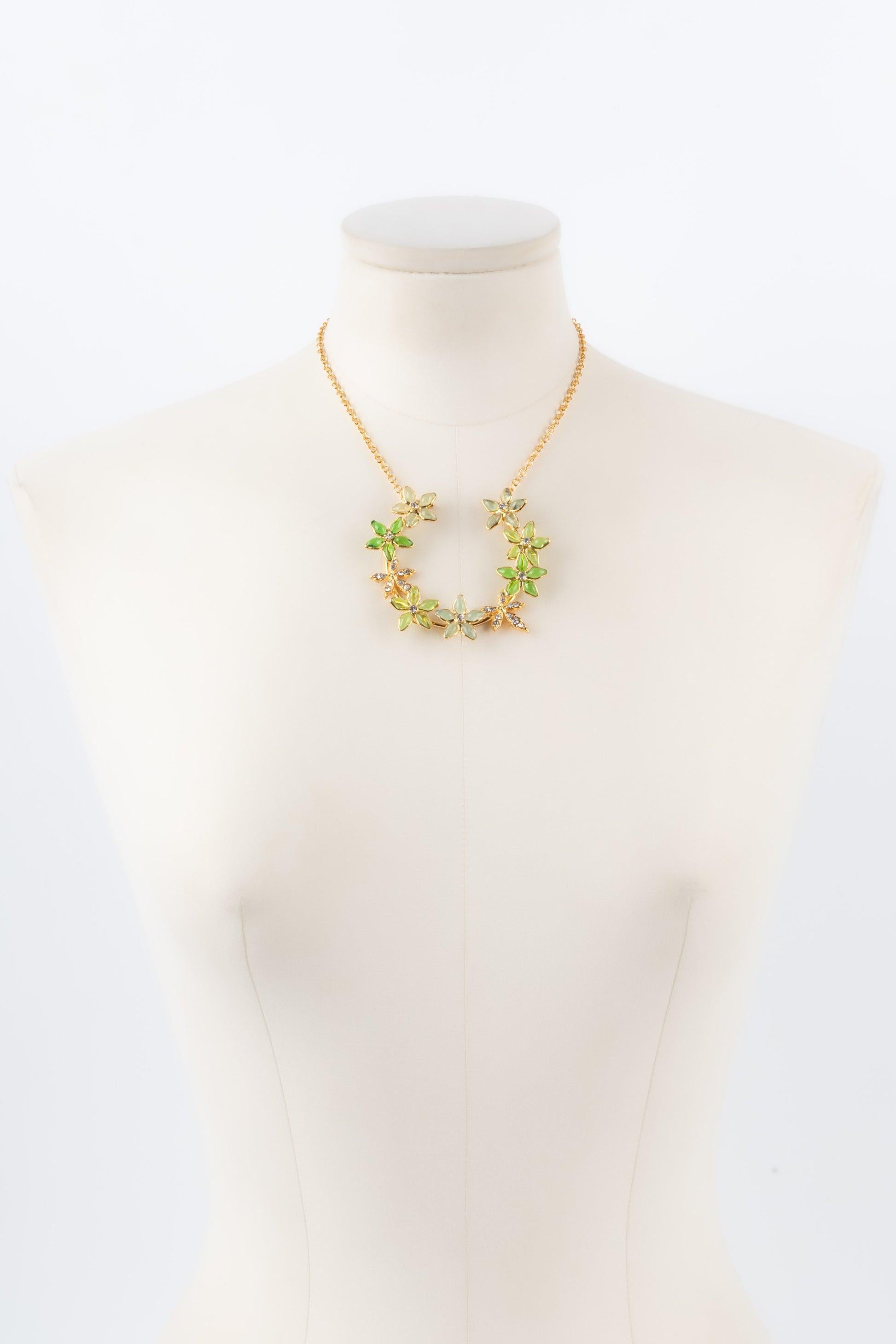 Augustine - Golden metal necklace with rhinestones and glass paste in green tones.

Additional information:
Condition: Very good condition
Dimensions: Length: 38 cm to 43 cm

Seller Reference: BC232
