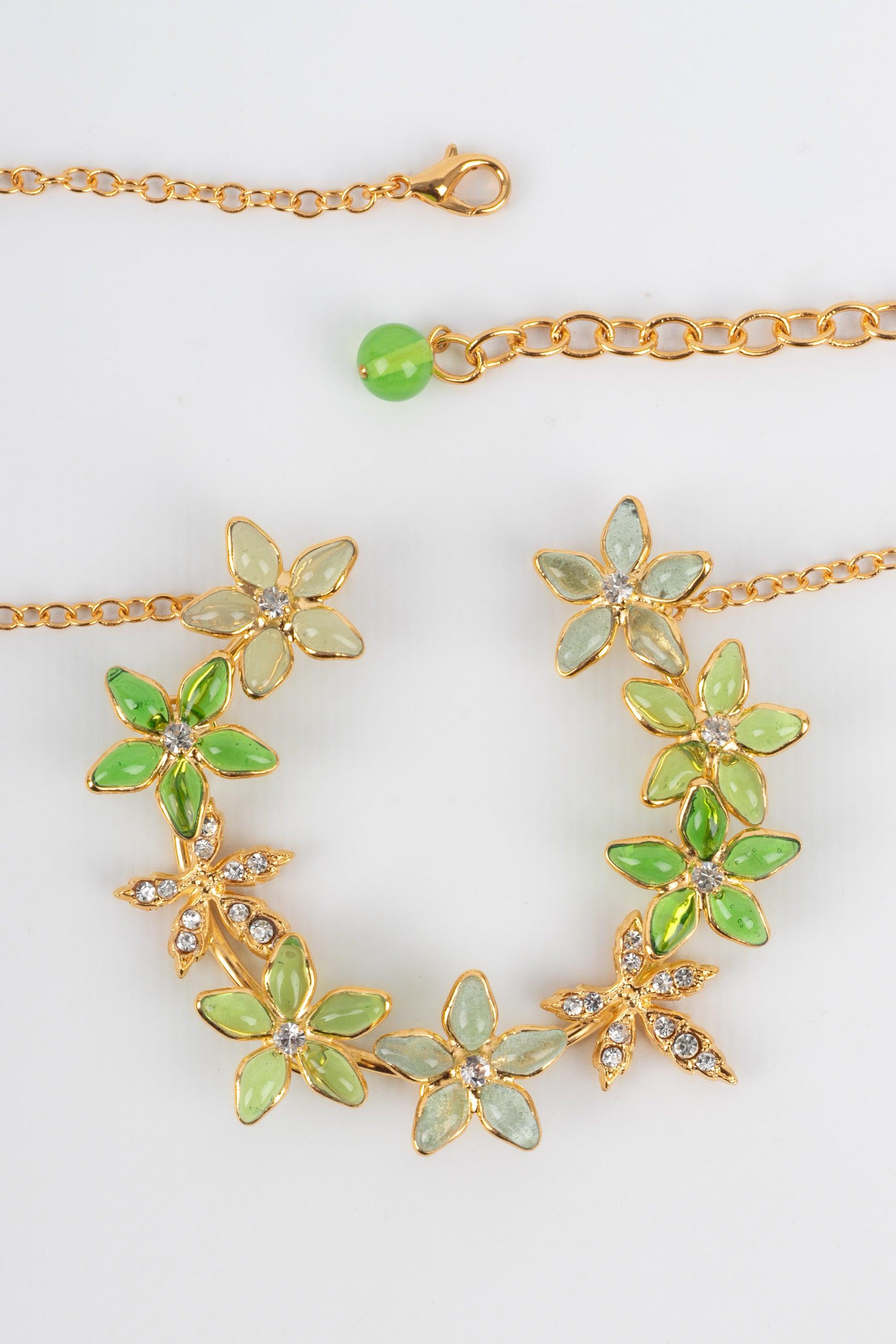 Women's Augustine Golden Metal Necklace with Rhinestones and Glass Paste in Green Tones For Sale