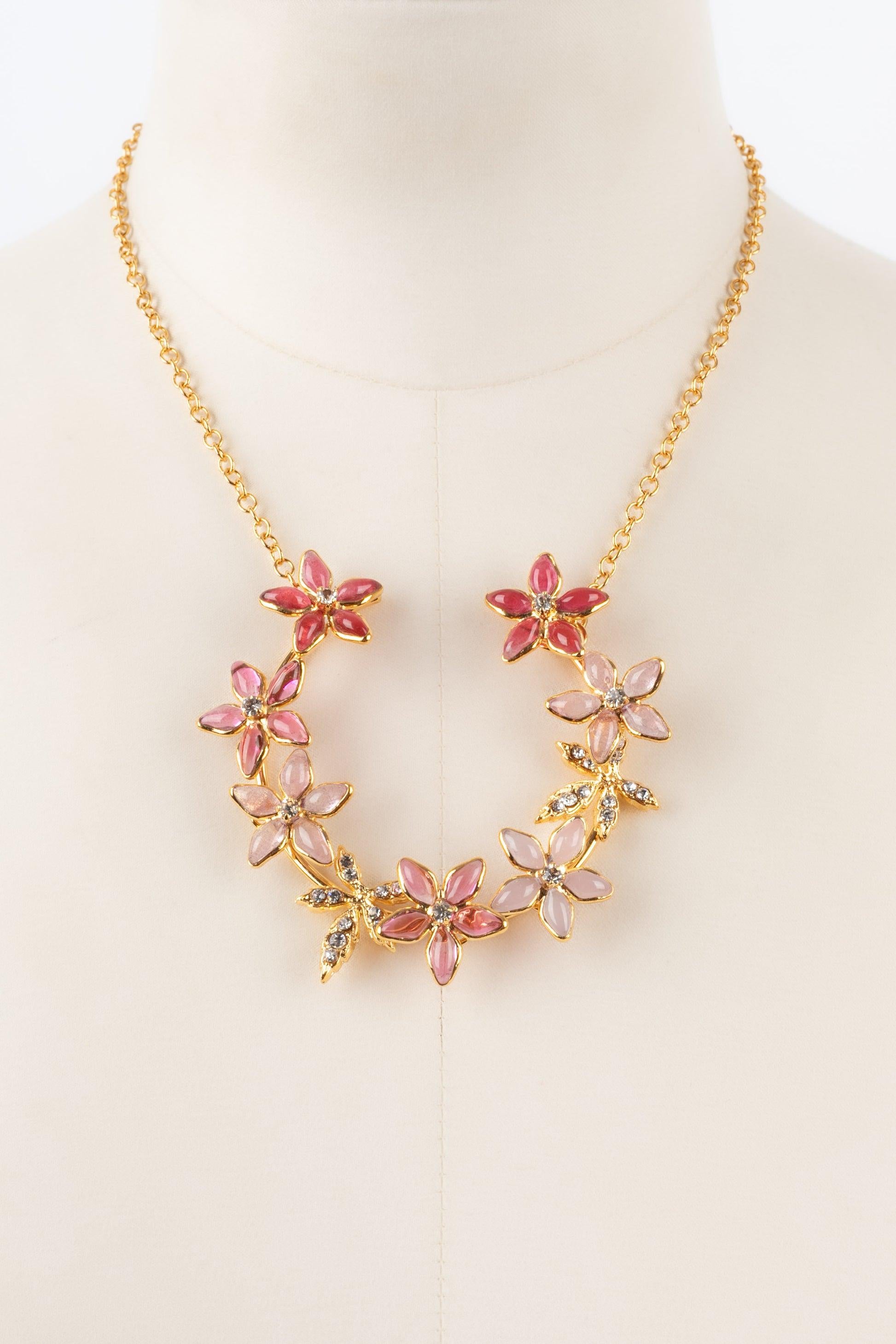 Augustine - Golden metal necklace with rhinestones and glass paste in pink stones.

Additional information:
Condition: Very good condition
Dimensions: Length: 38 cm to 43 cm

Seller Reference: BC234