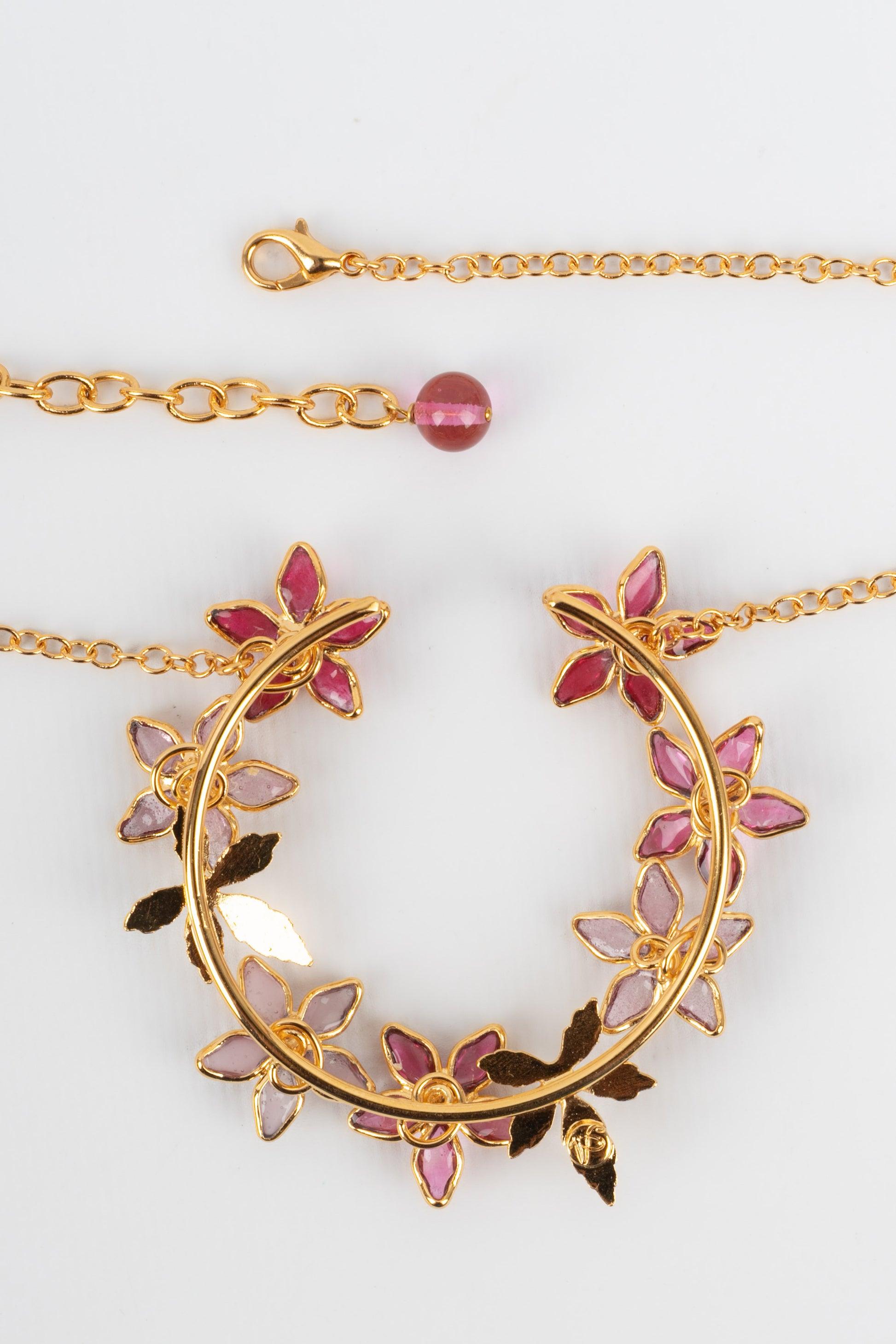 Augustine Golden Metal Necklace with Rhinestones and Glass Paste in Pink Tones For Sale 3